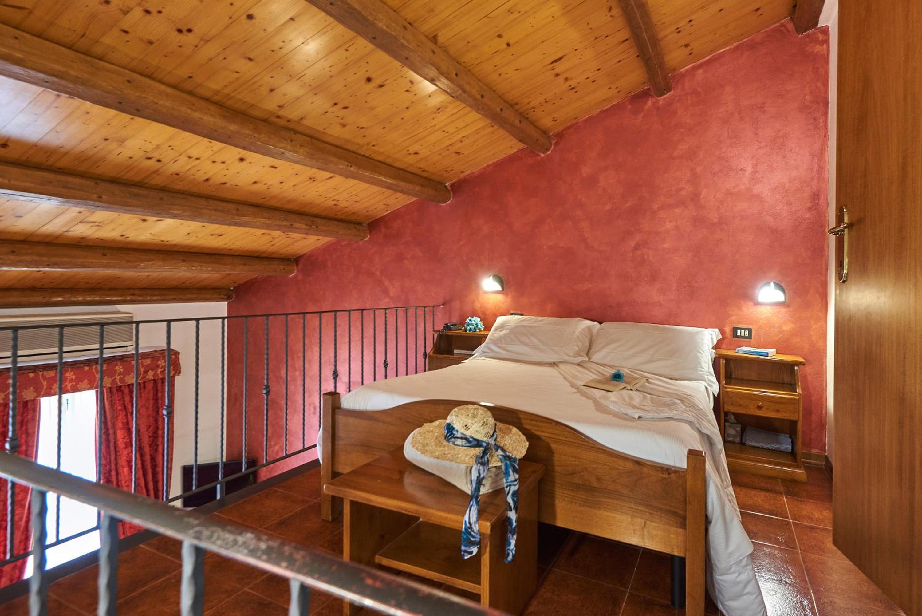 Junior Suite with Spa Access Light - Split Level photo 1
