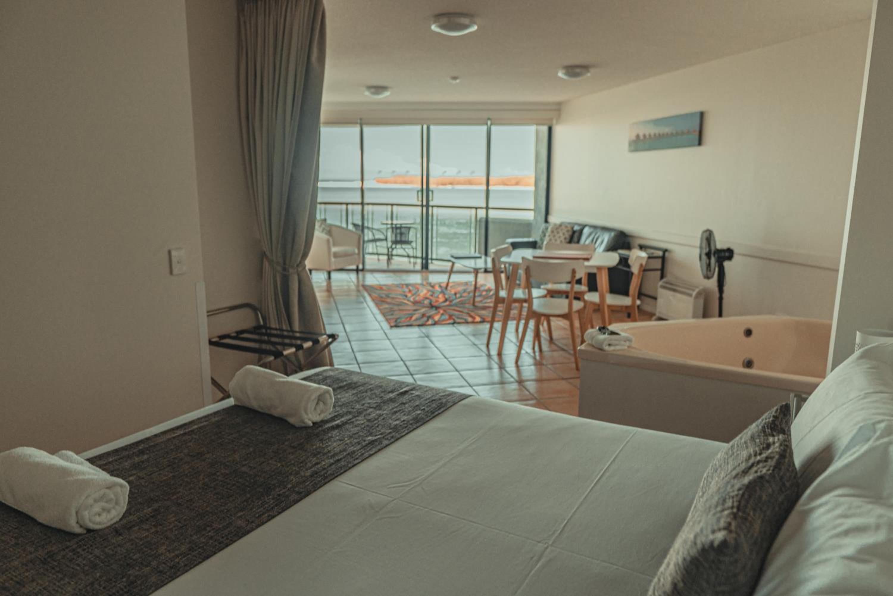 One-Bedroom Apartment - Water Front photo 3