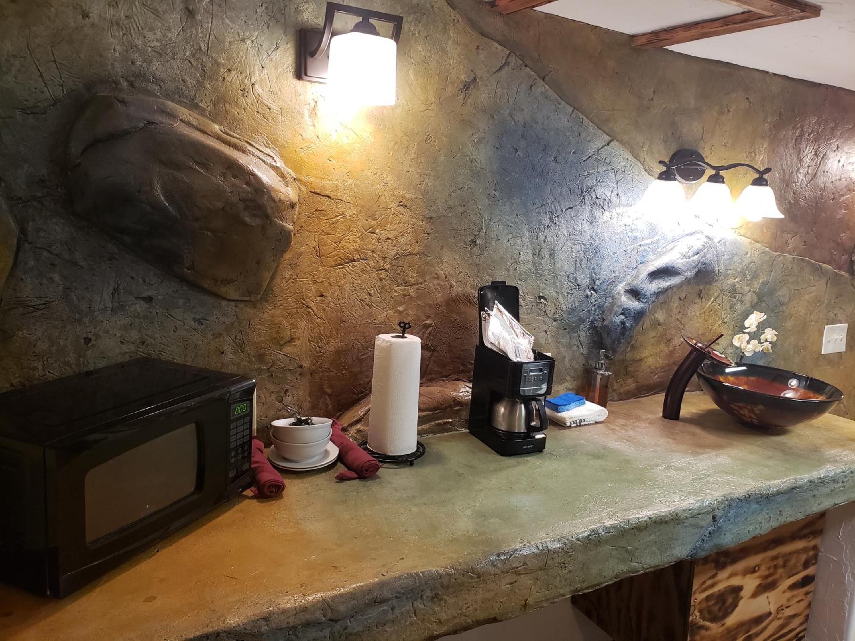 Standard Room, 1 Queen Bed (Chalet Kilauea Hotel) - Photo 30