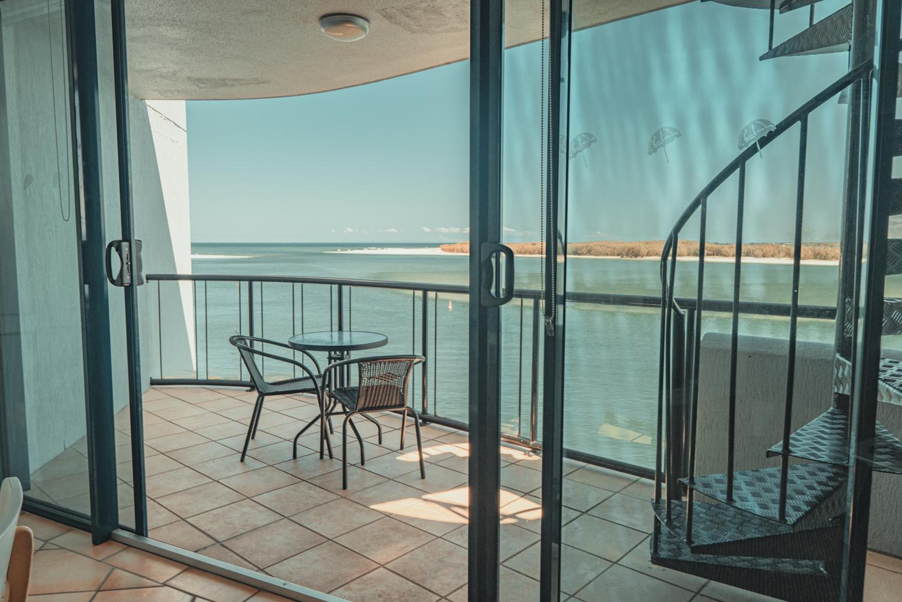 Executive Two-Bedroom Apartment - Rooftop photo 2