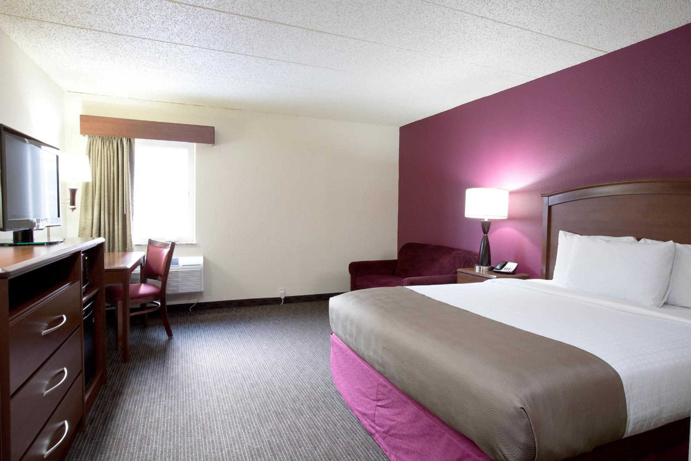 King Room - Non-Smoking - Photo 3