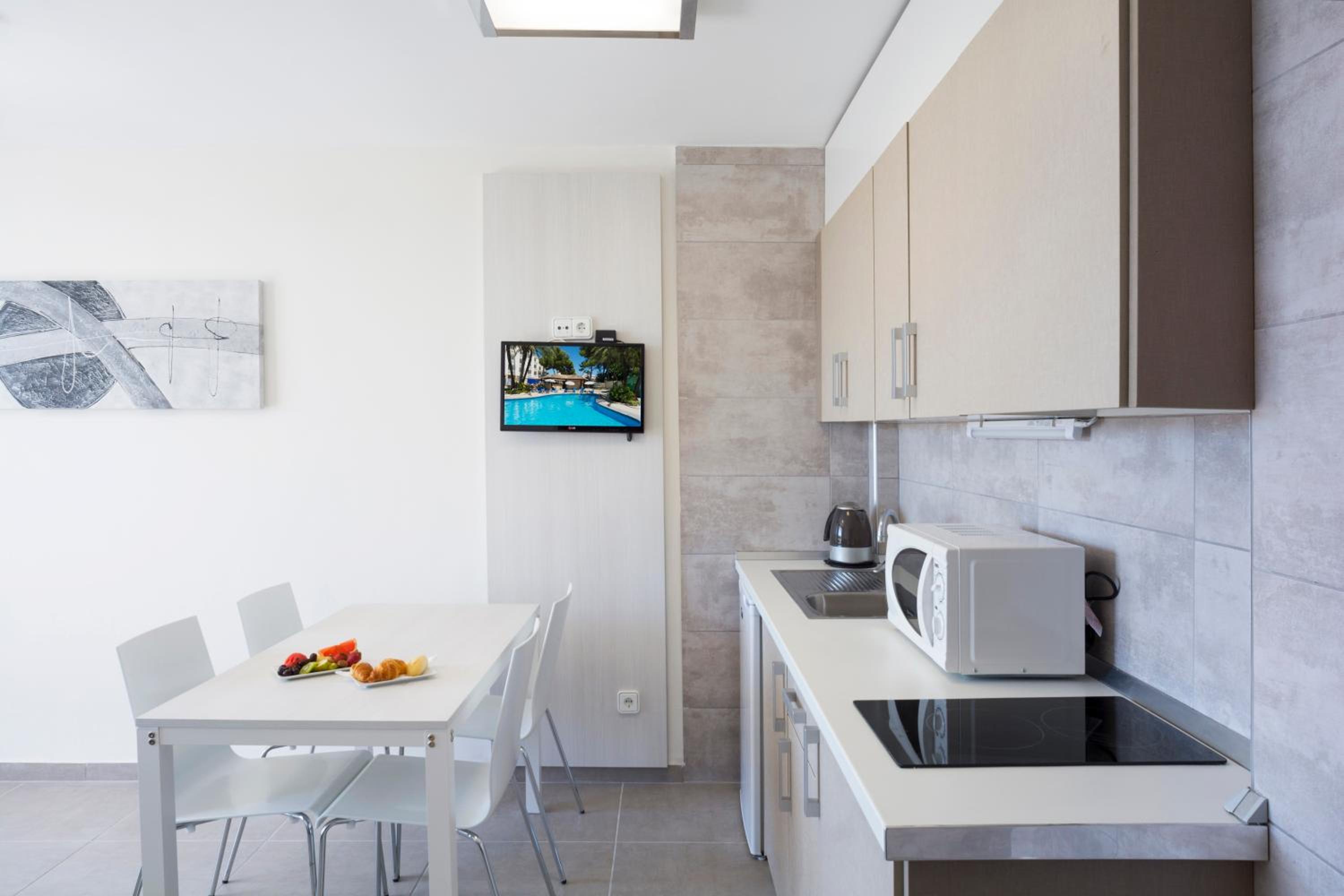 Premium Apartment (2 Adults + 2 Children)