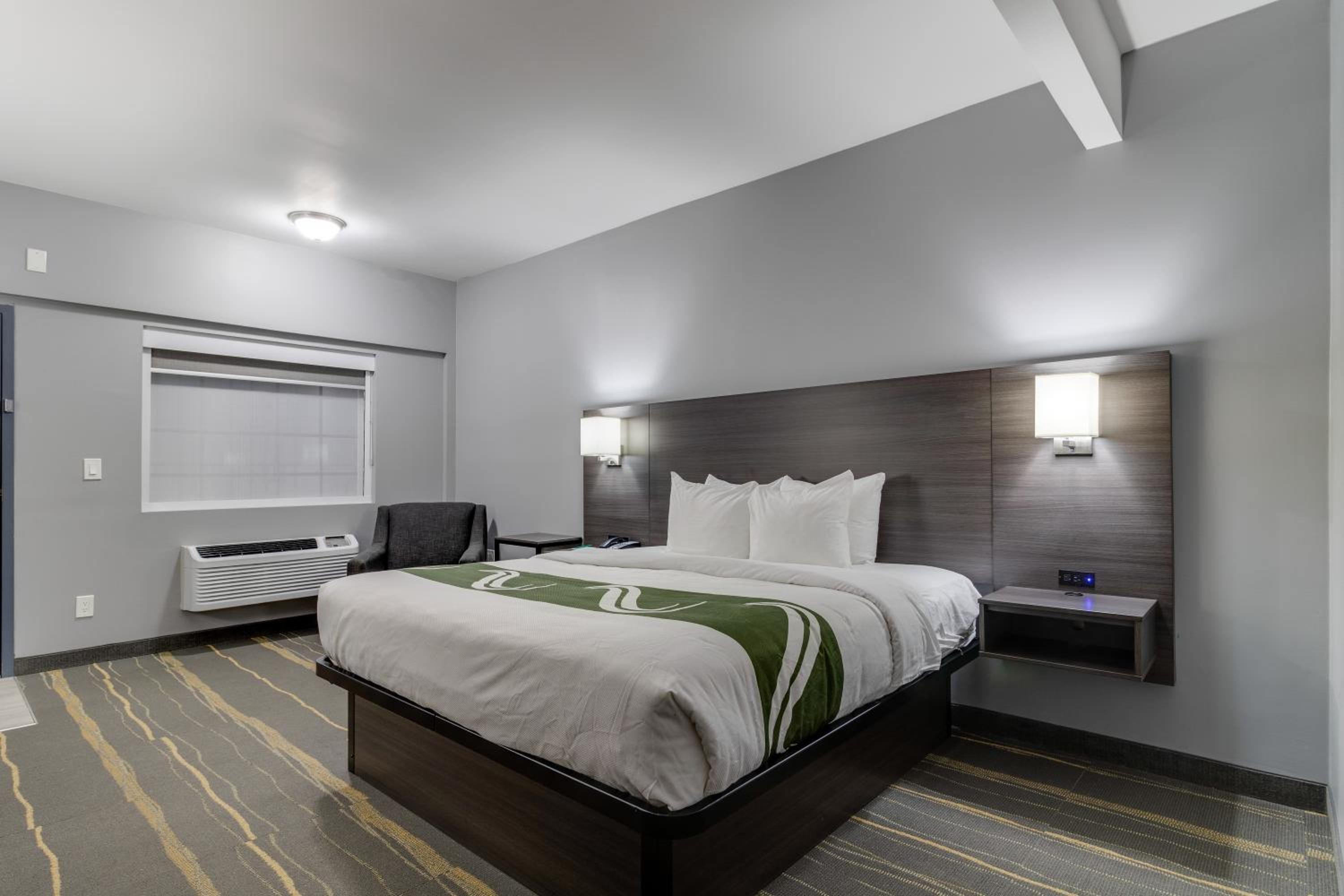 King Room - Non-Smoking - Photo 22