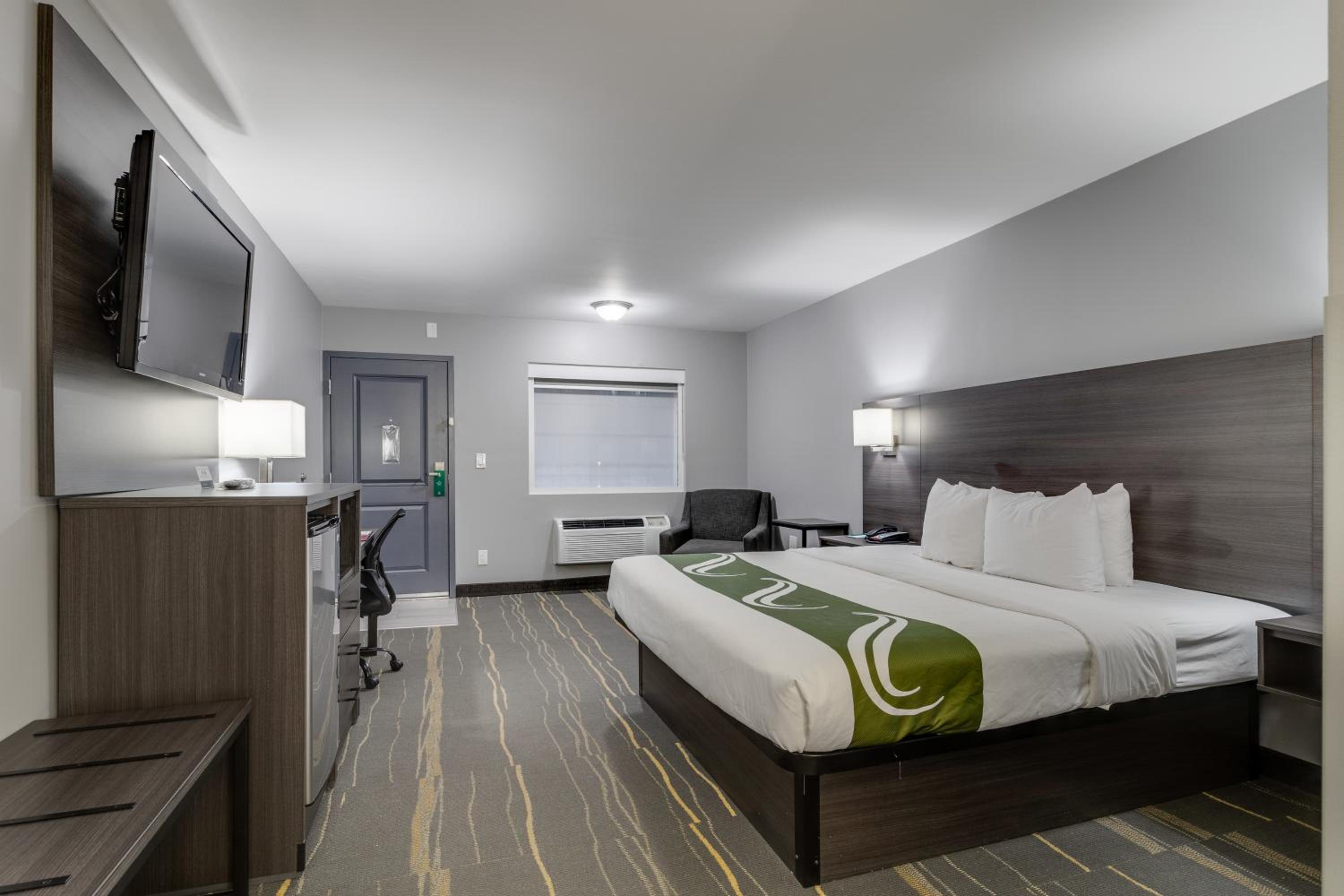 King Room - Non-Smoking - Photo 21
