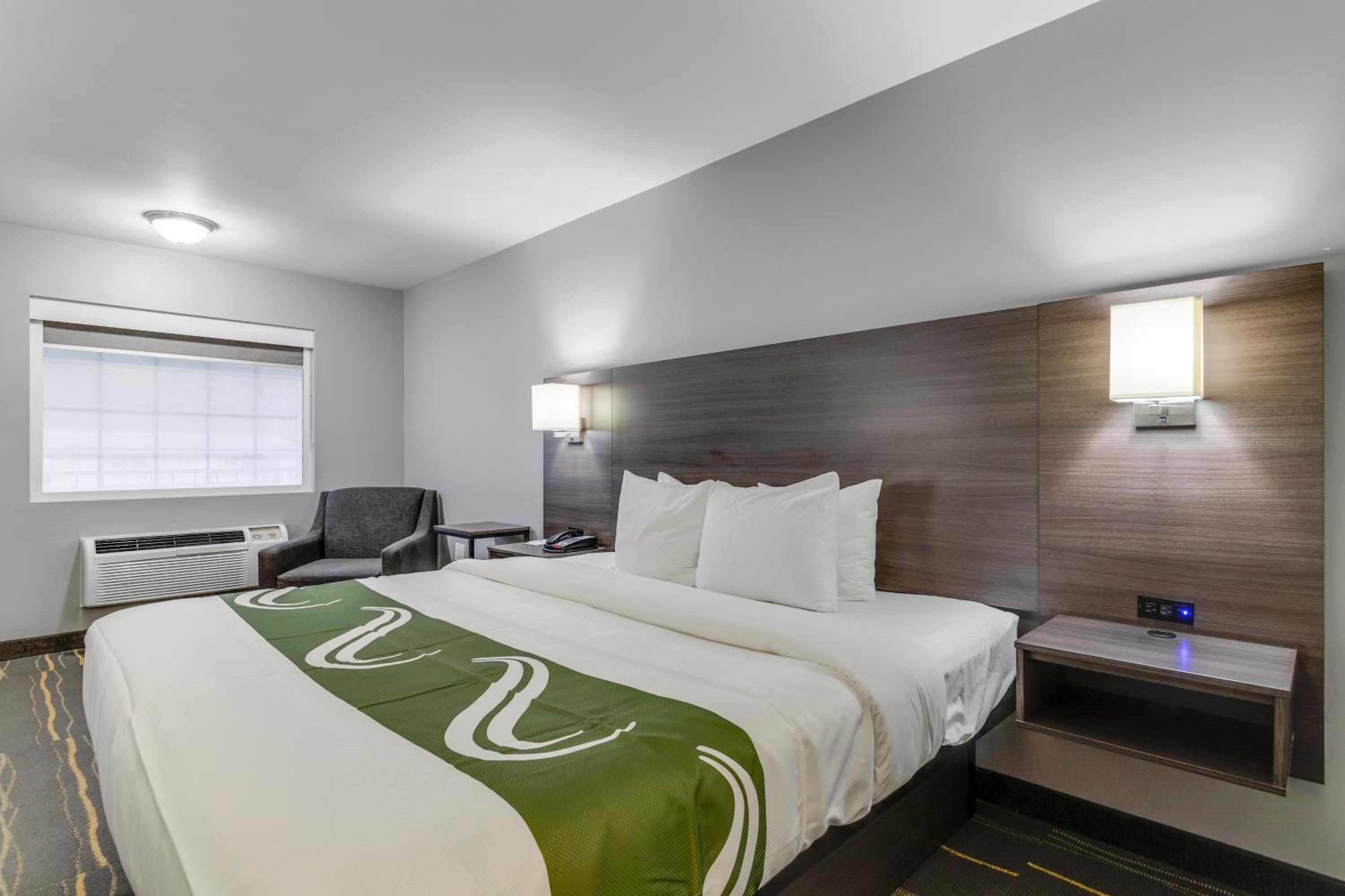 King Room - Non-Smoking - Photo 12