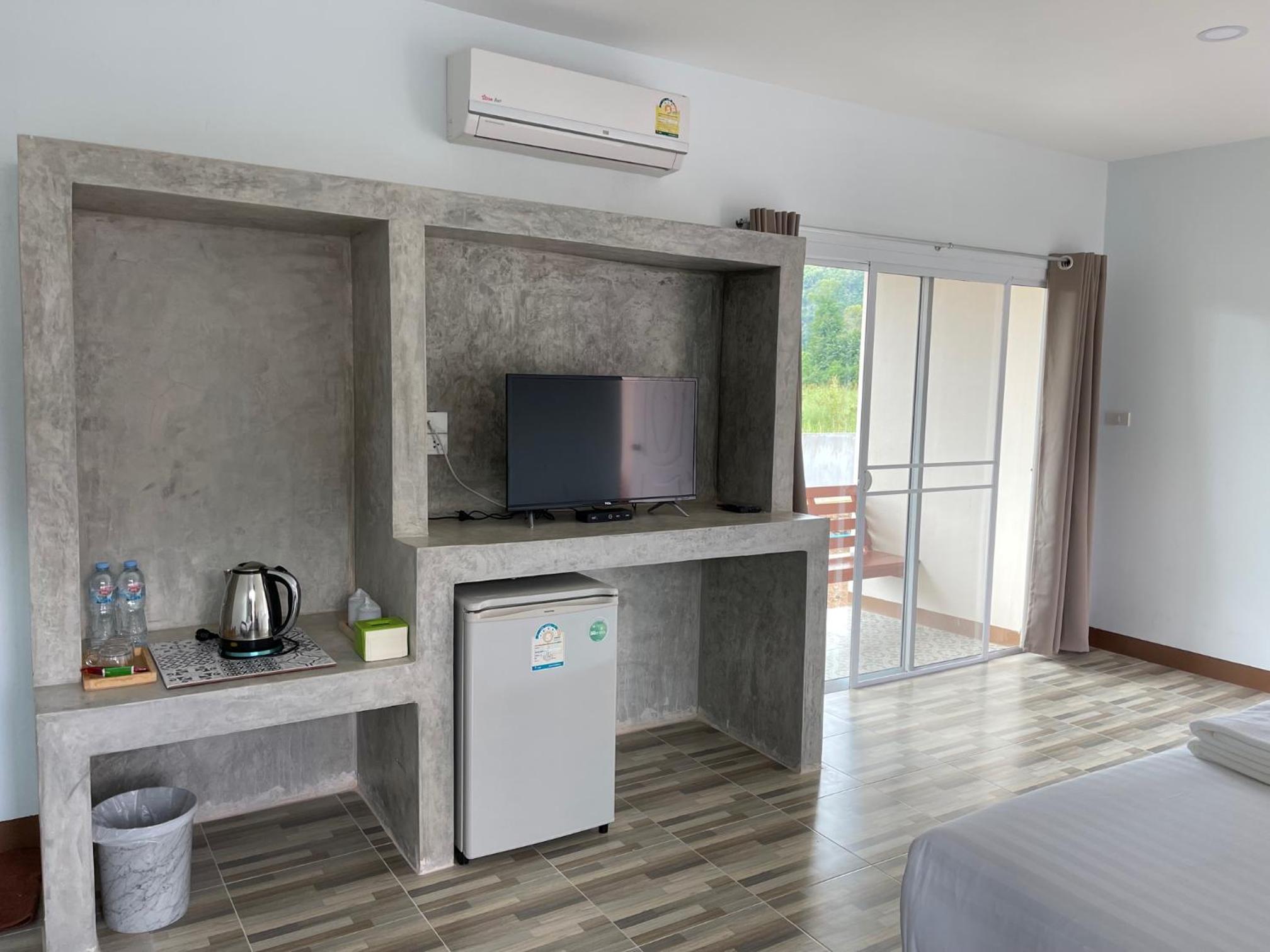 Double Room with Balcony - Photo 3