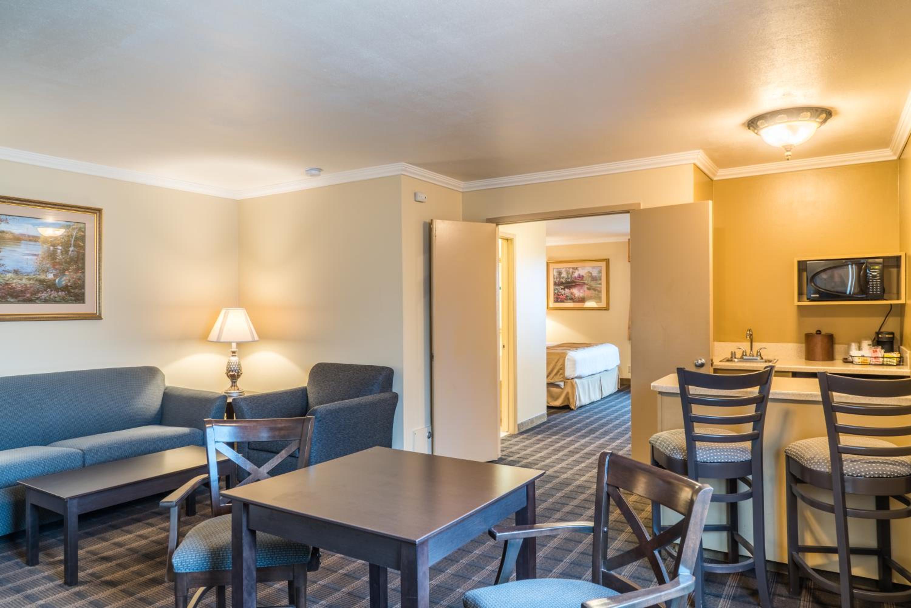 One-Bedroom King Suite with Sofa Bed - Non-Smoking photo 1