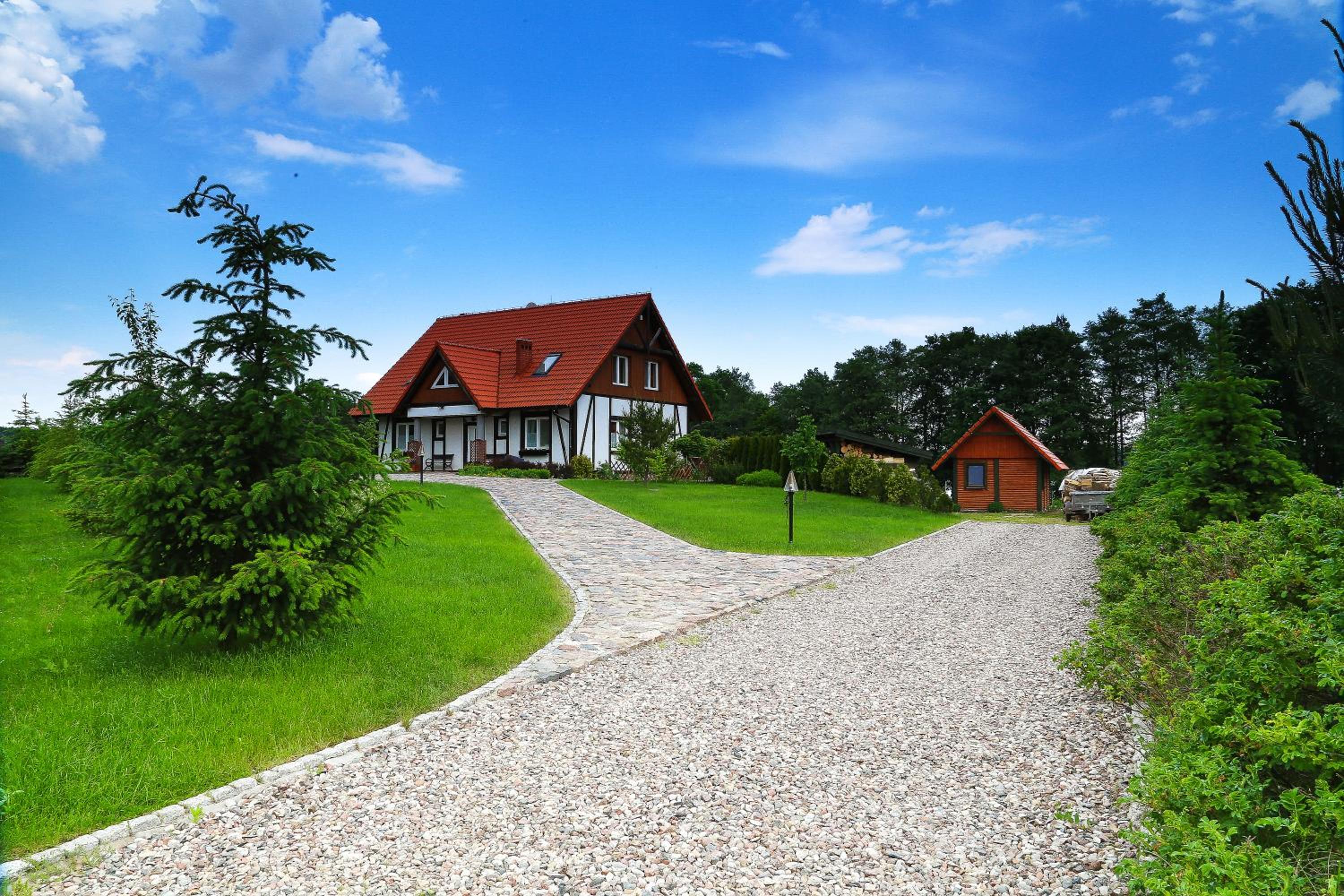Six-Bedroom House photo 3