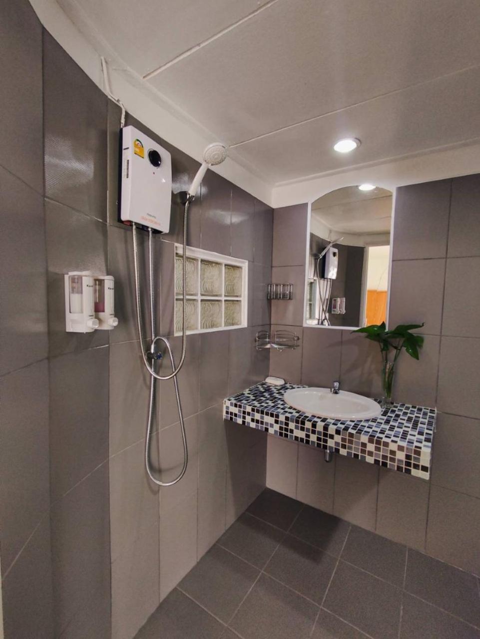 Double Room with Balcony - Photo 3