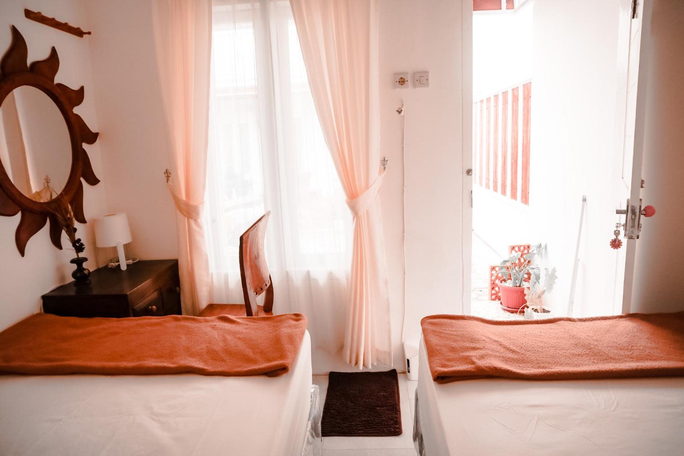 Twin Room - Photo 3