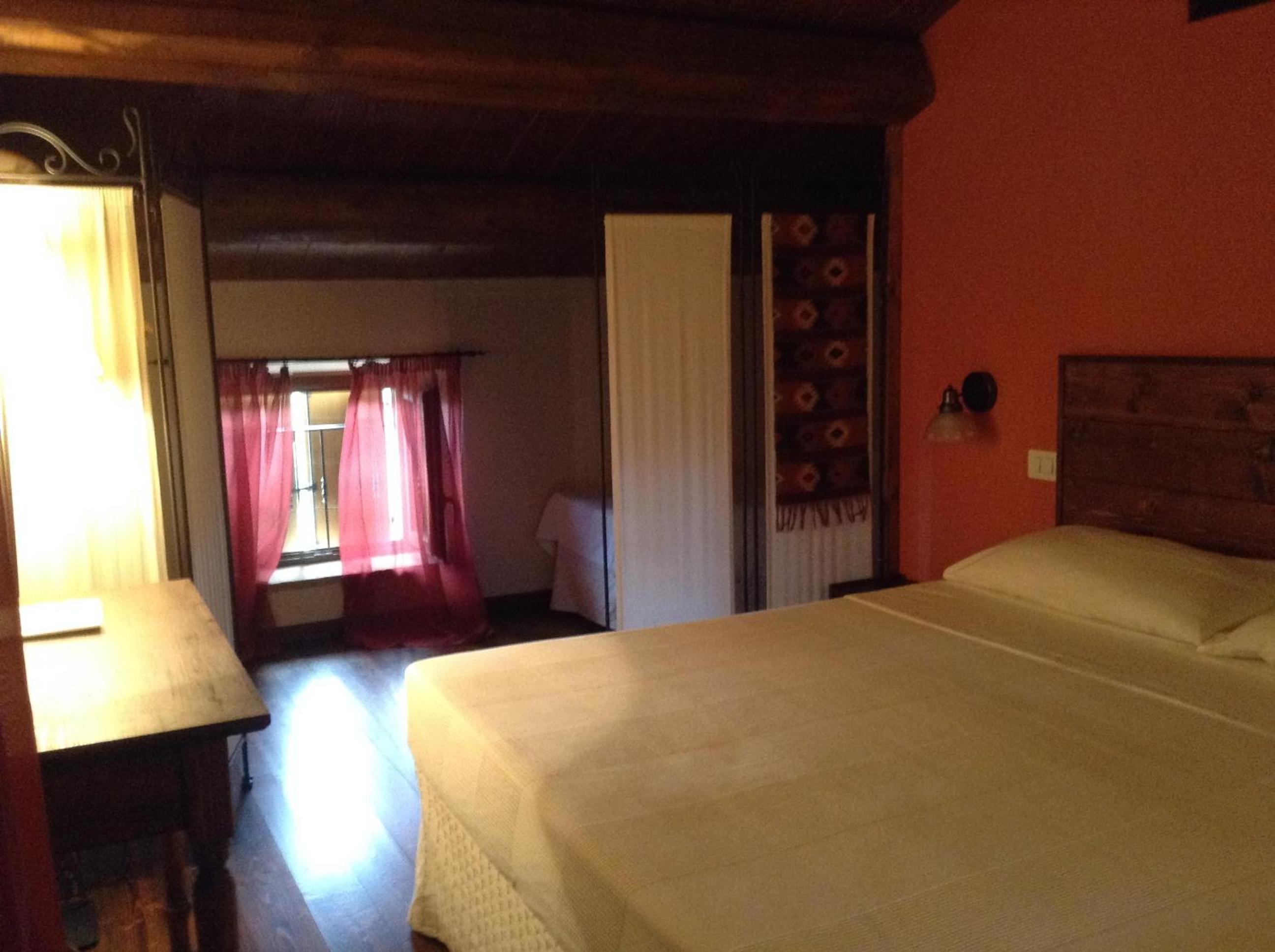 Seven-Bedroom House photo 1