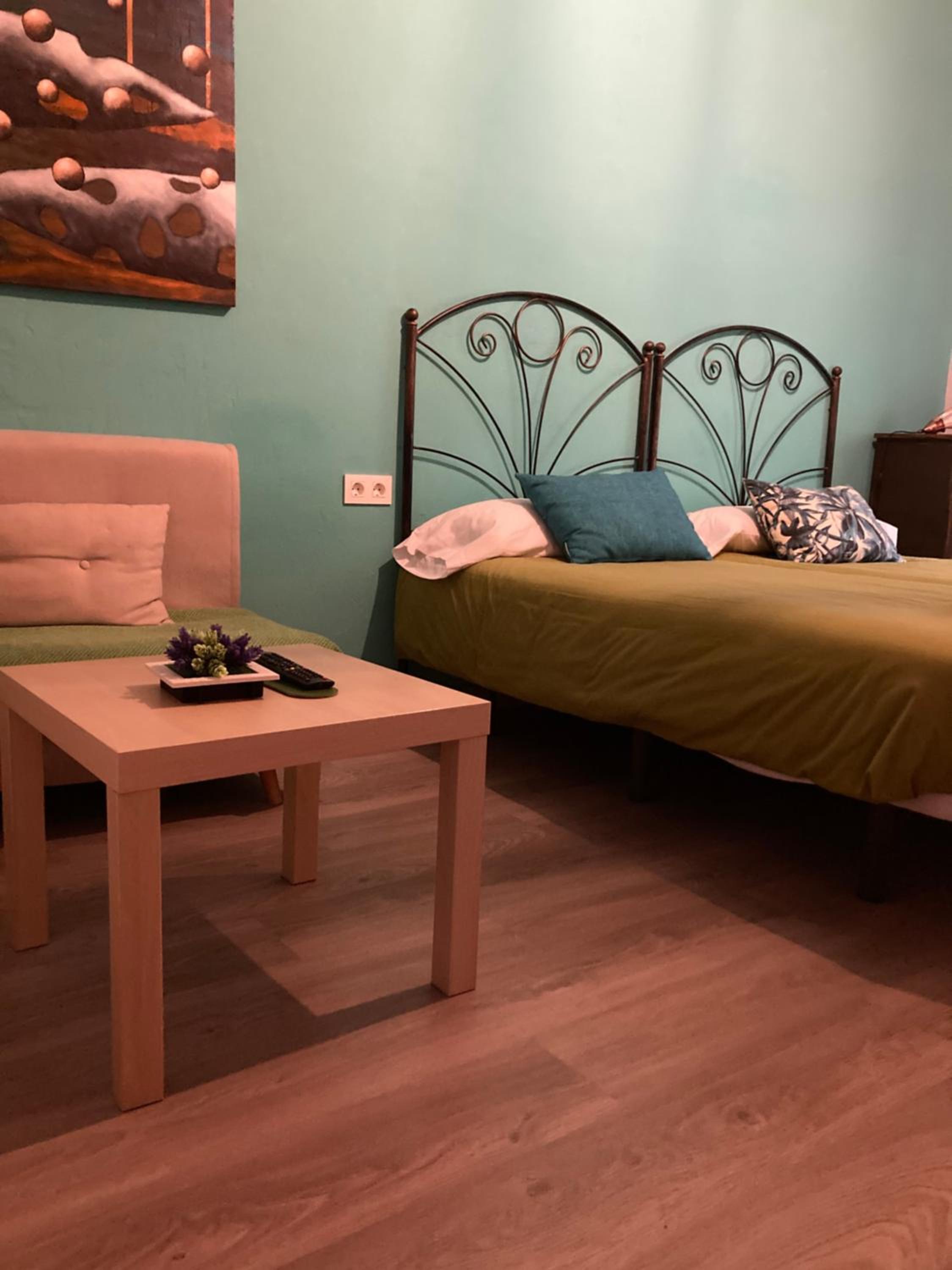 Twin Room with Private Bathroom photo 2