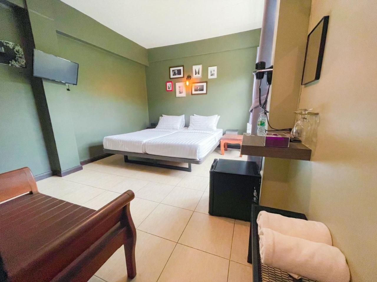 Twin Room With Private Bathroom photo 2