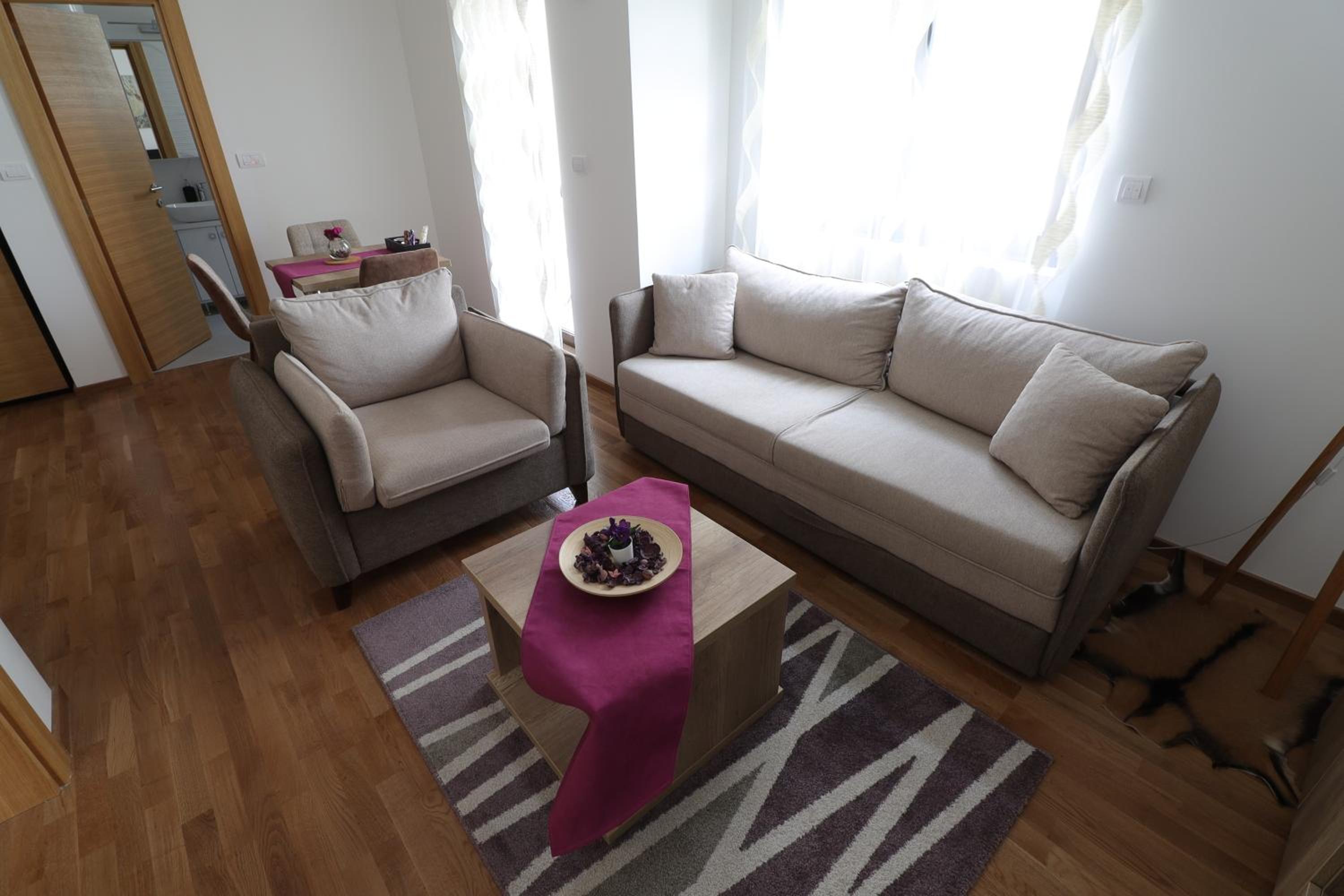 Deluxe Queen Suite - Photo 33