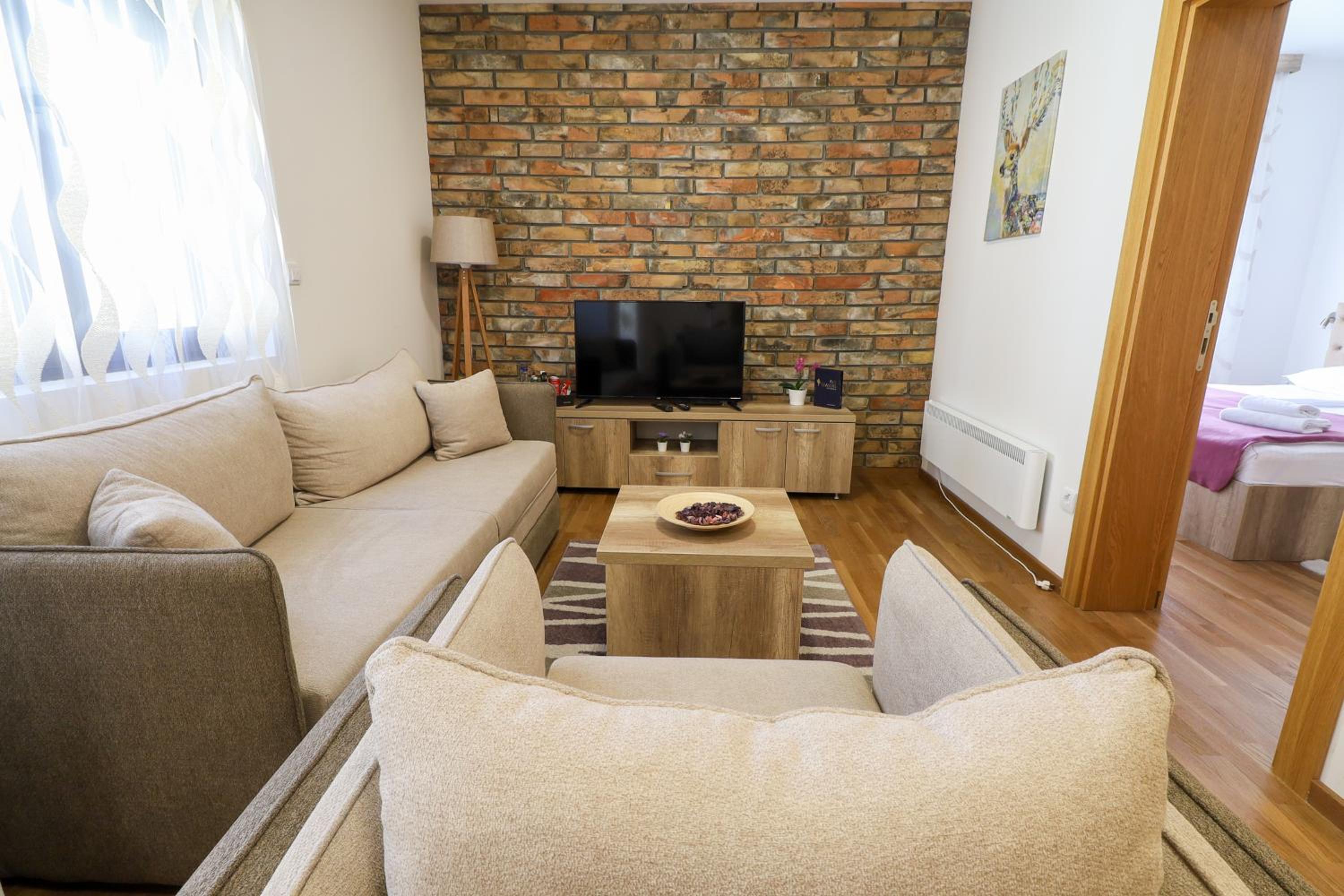 Deluxe Queen Suite - Photo 34