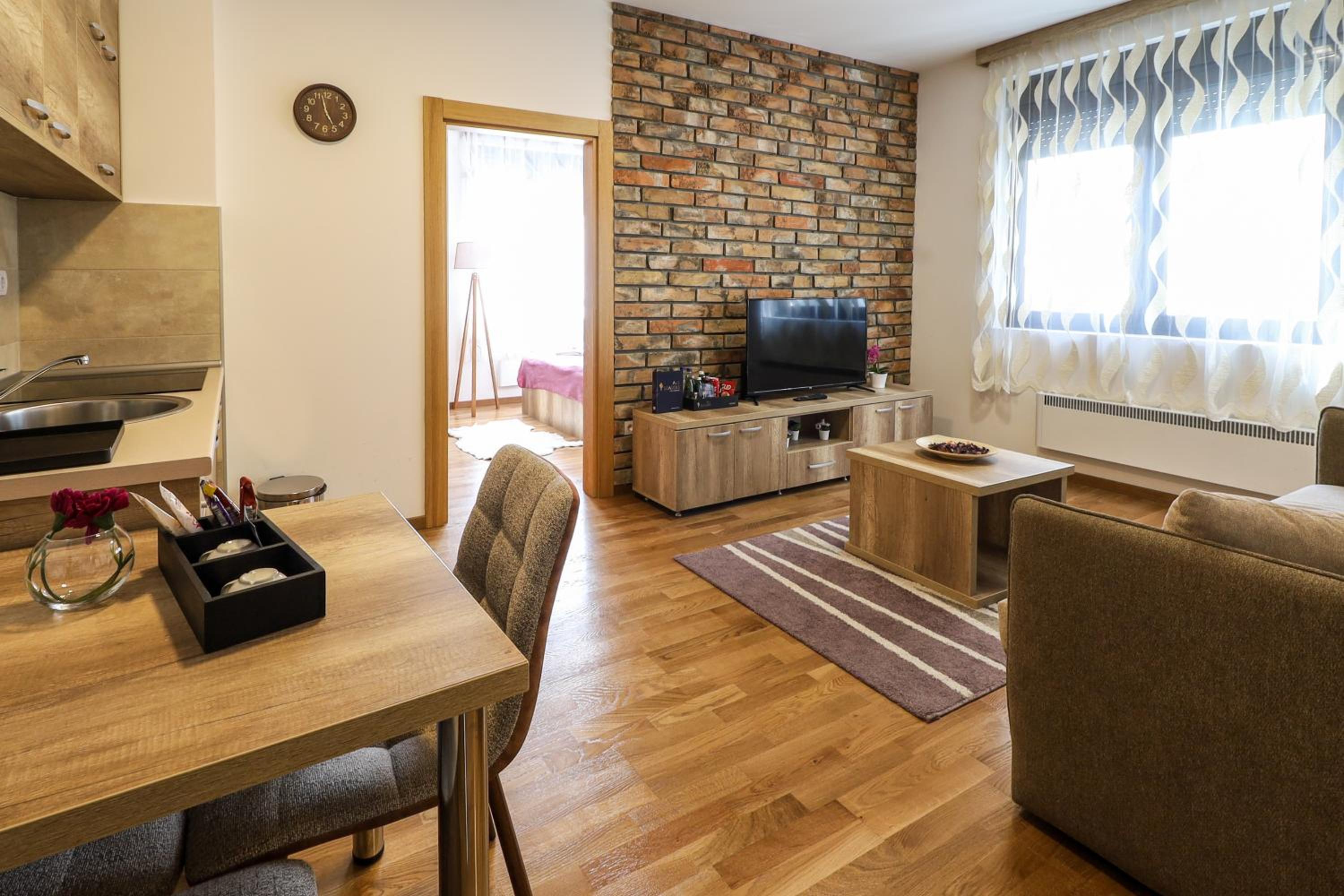 Deluxe Queen Suite - Photo 35
