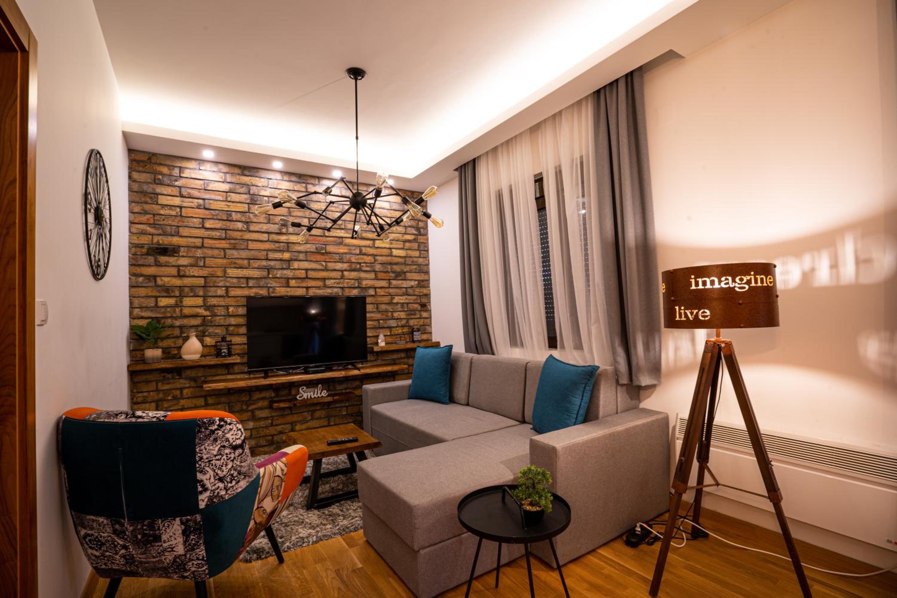 Deluxe Queen Suite - Photo 37