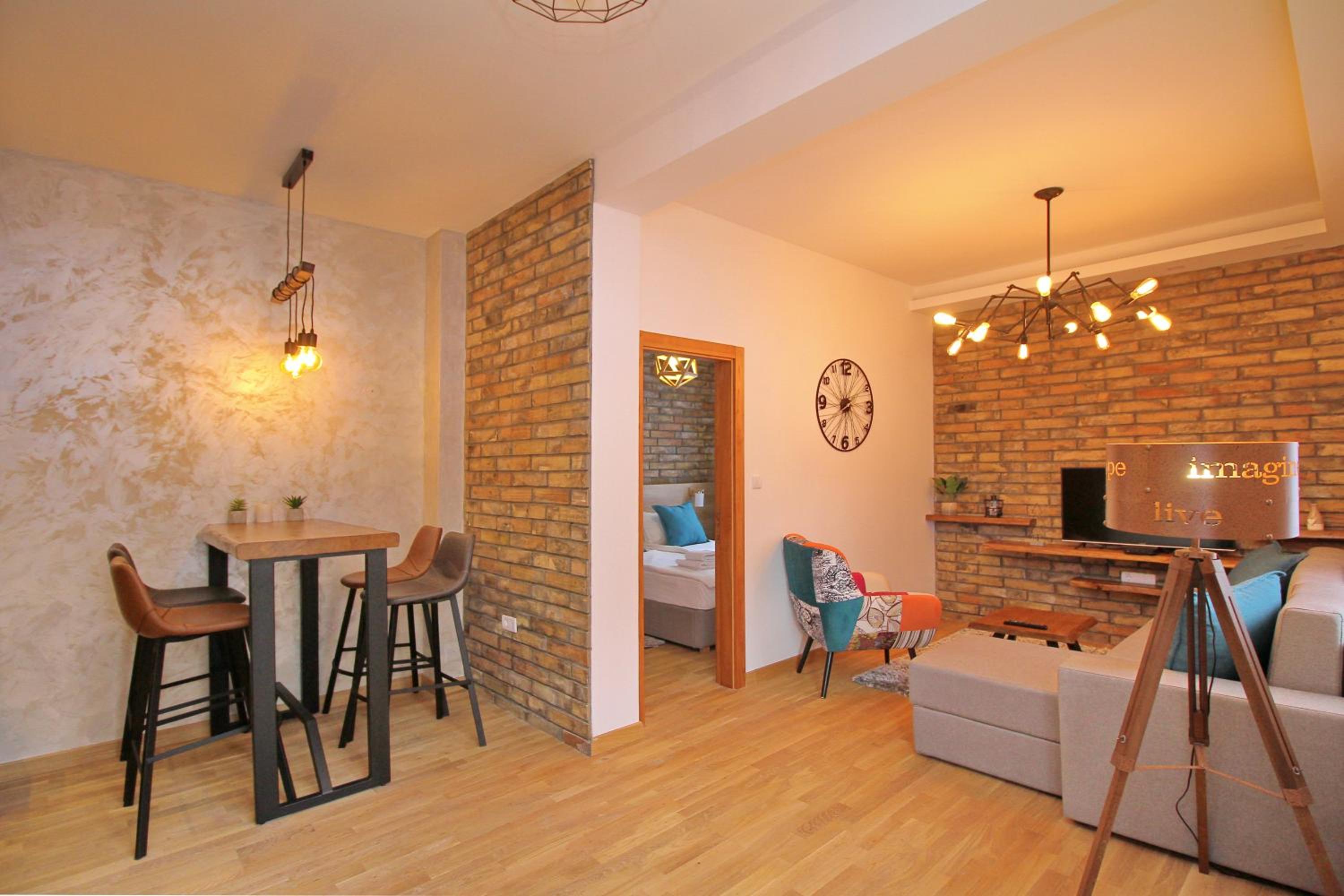 Deluxe Queen Suite - Photo 41