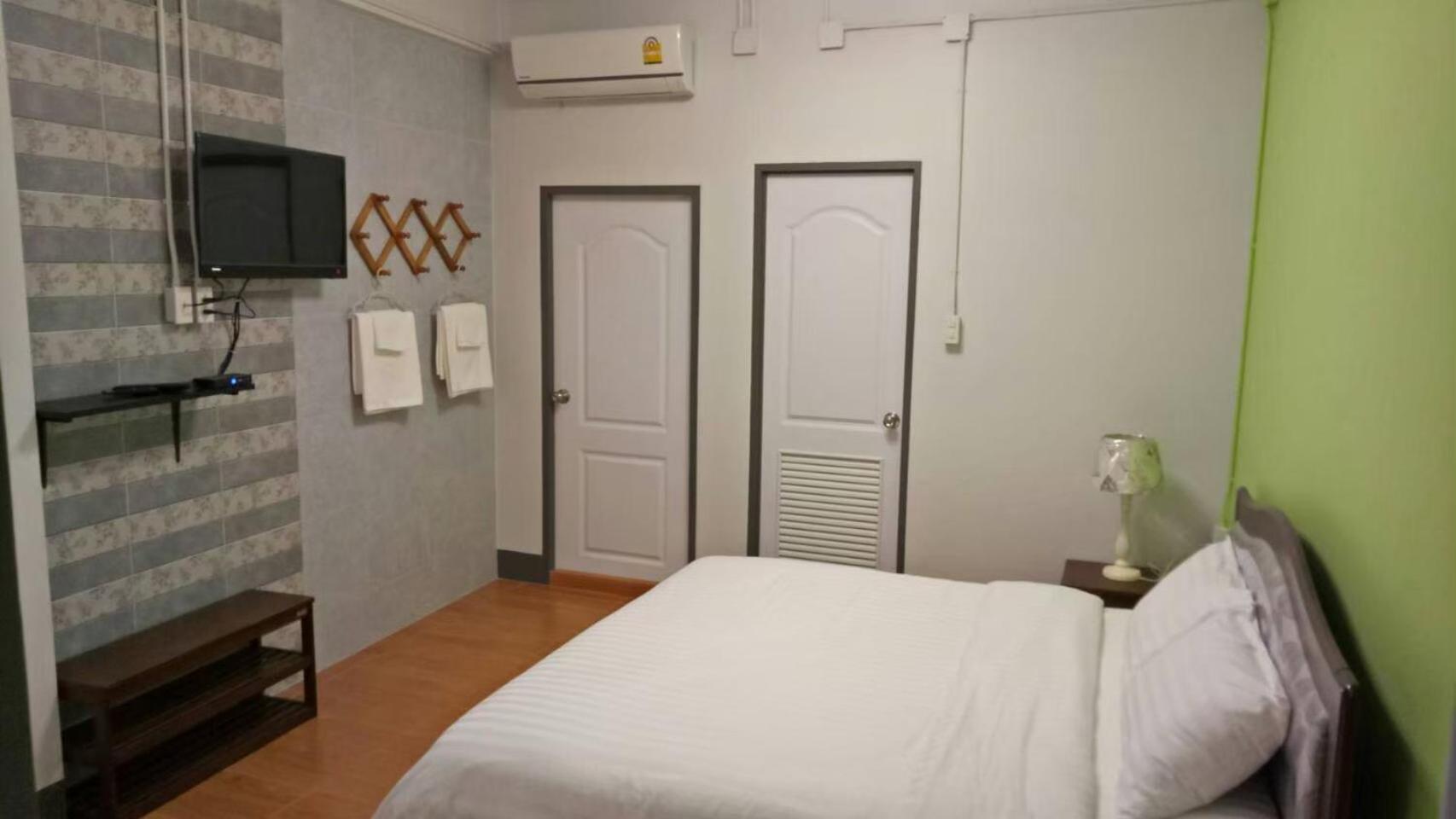 Double Room With Private Bathroom photo 2