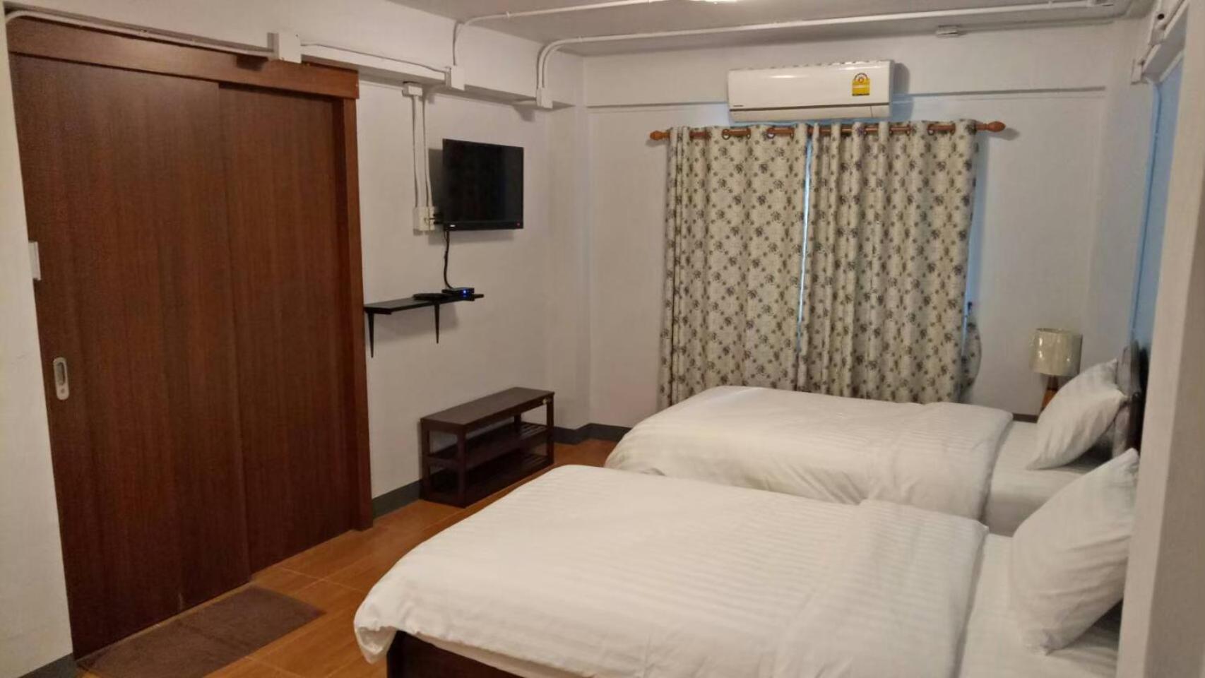 Twin Room With Private Bathroom photo 1
