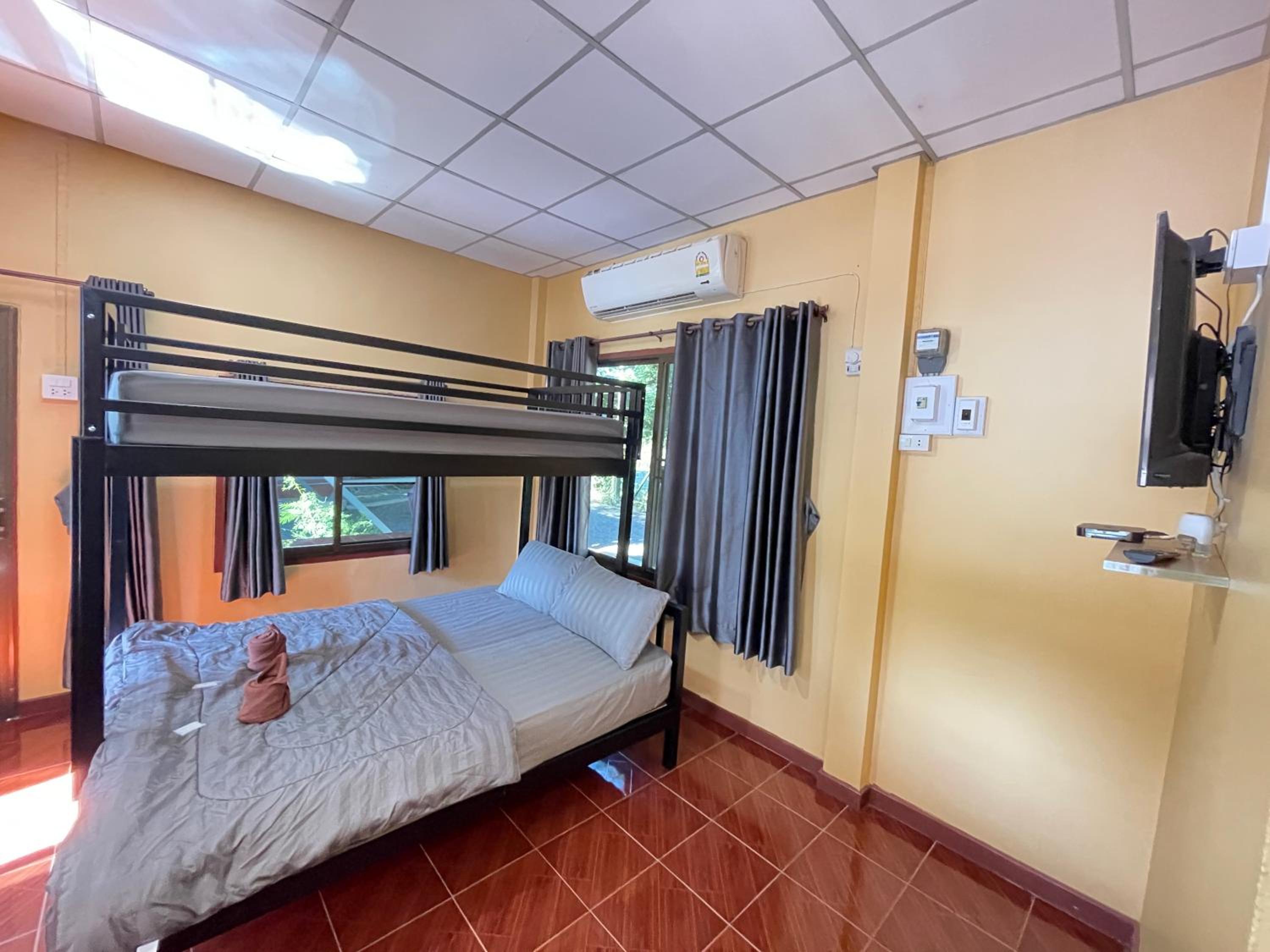 One-Bedroom House - Photo 15
