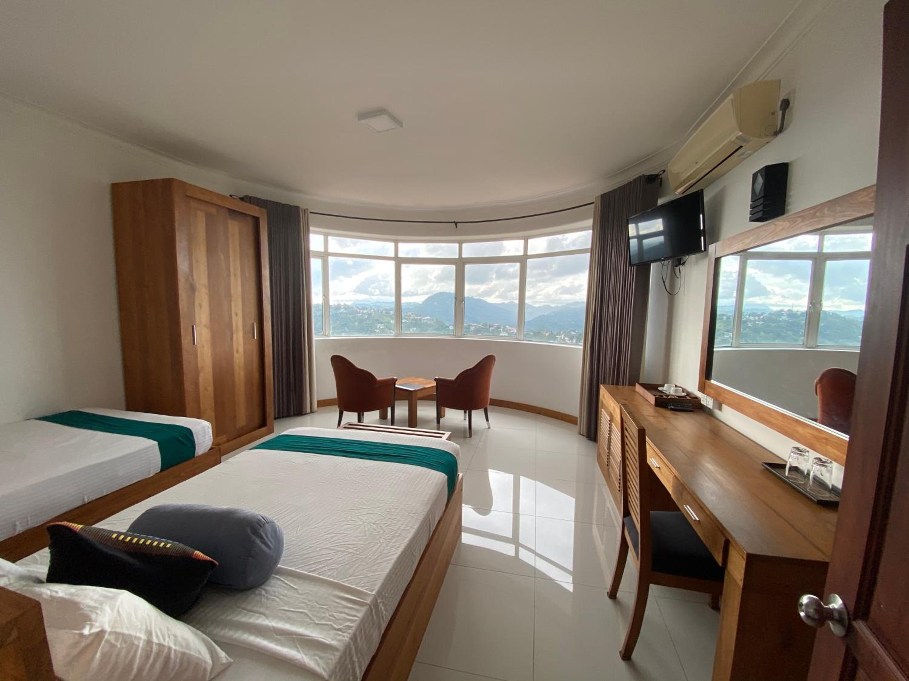 Deluxe Double or Twin Room with Mountain View