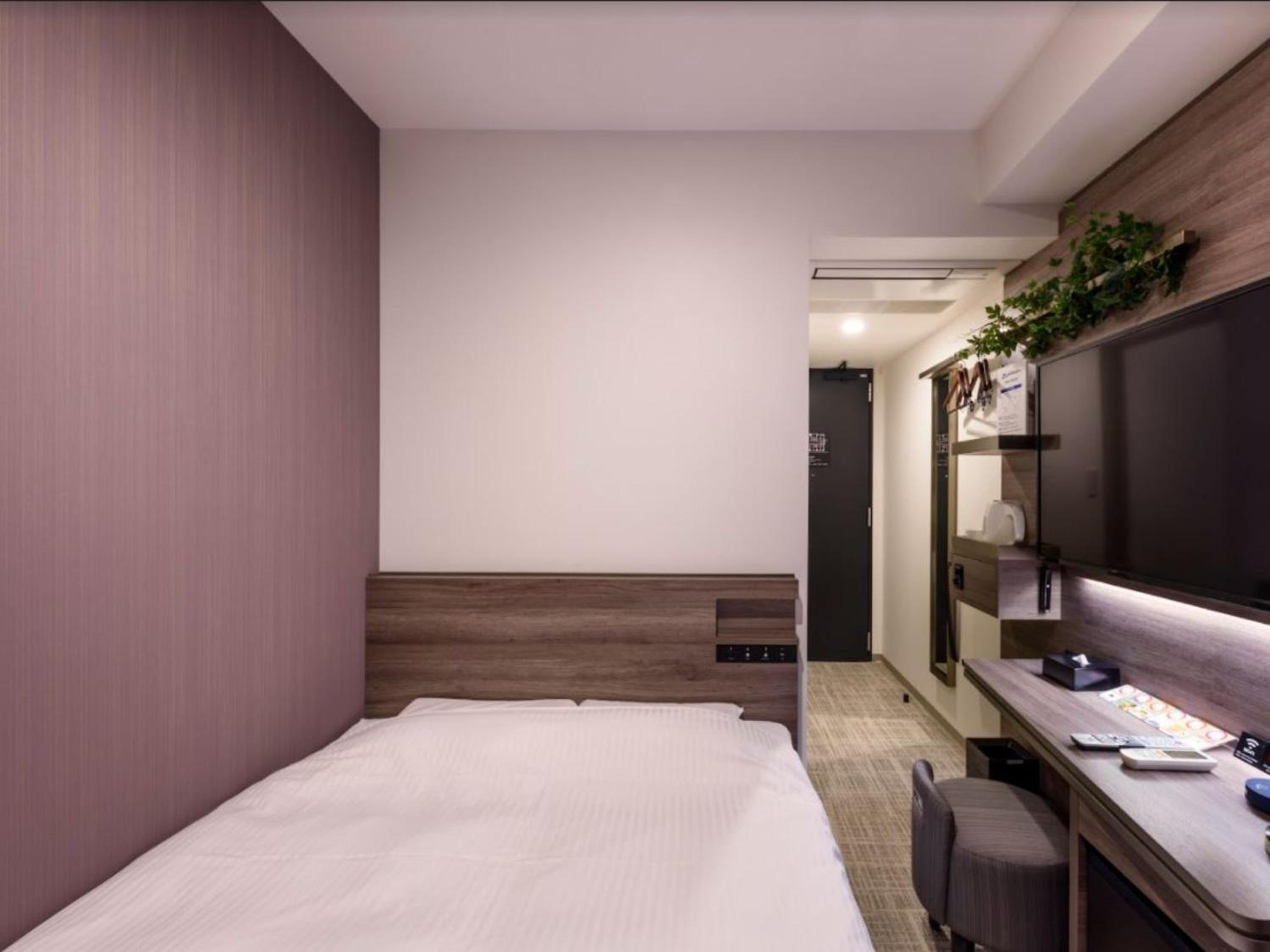 Phiten single Room with Coffee Machine & LG Styler - Non-Smoking photo 1