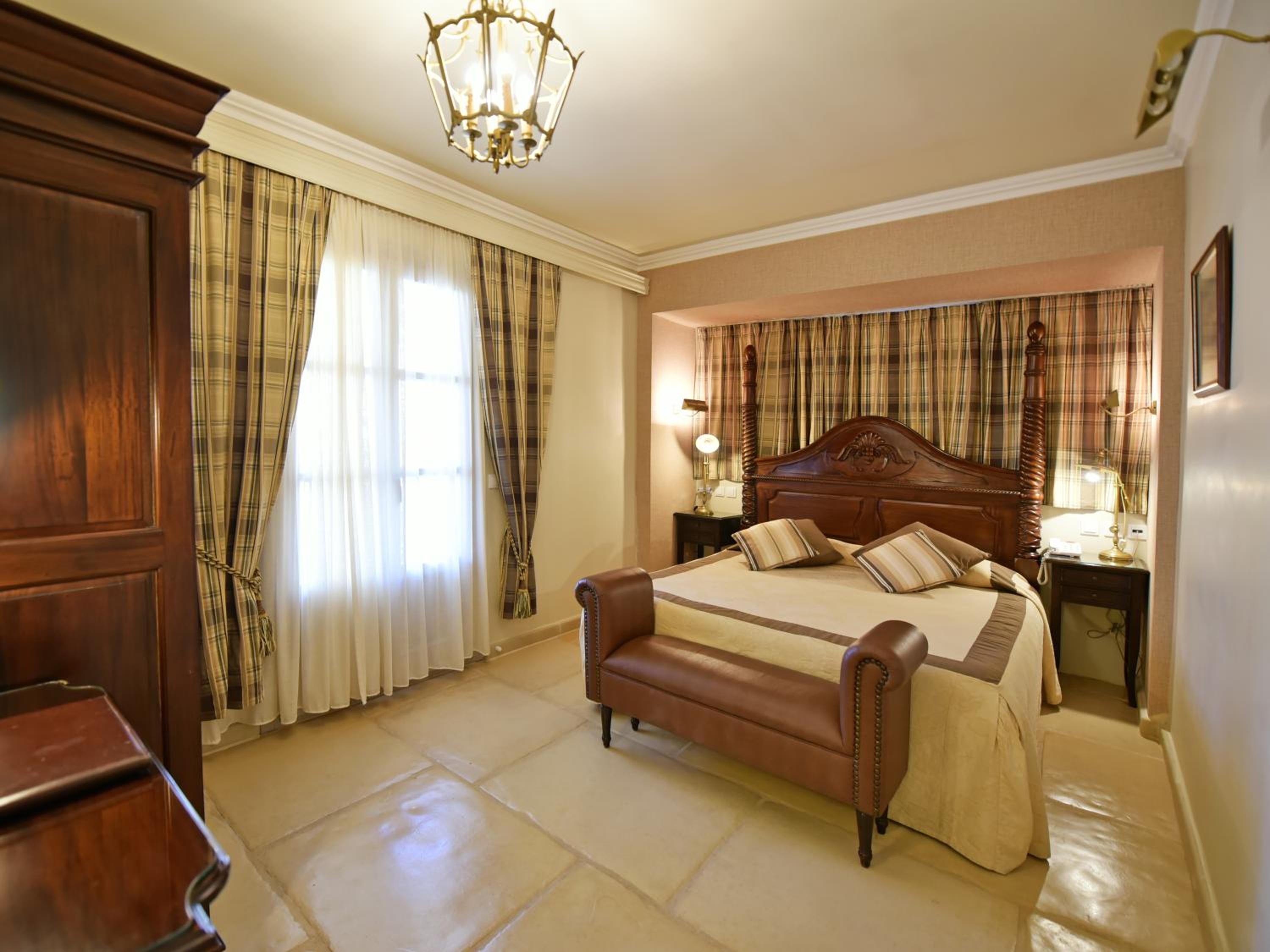 Double Room with Balcony - Photo 3