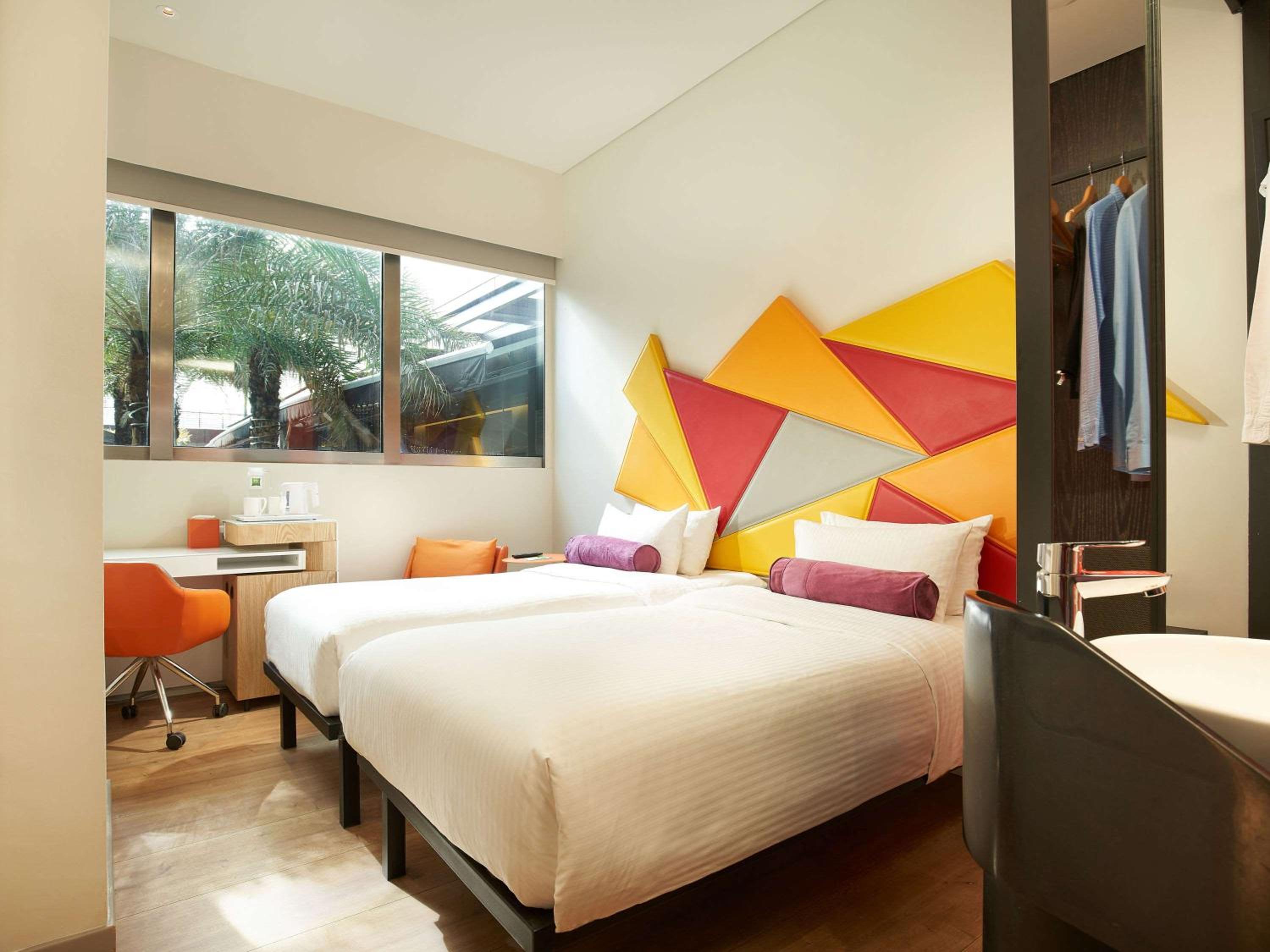 Standard Twin Room with Pool View, 2 Single Beds photo 1