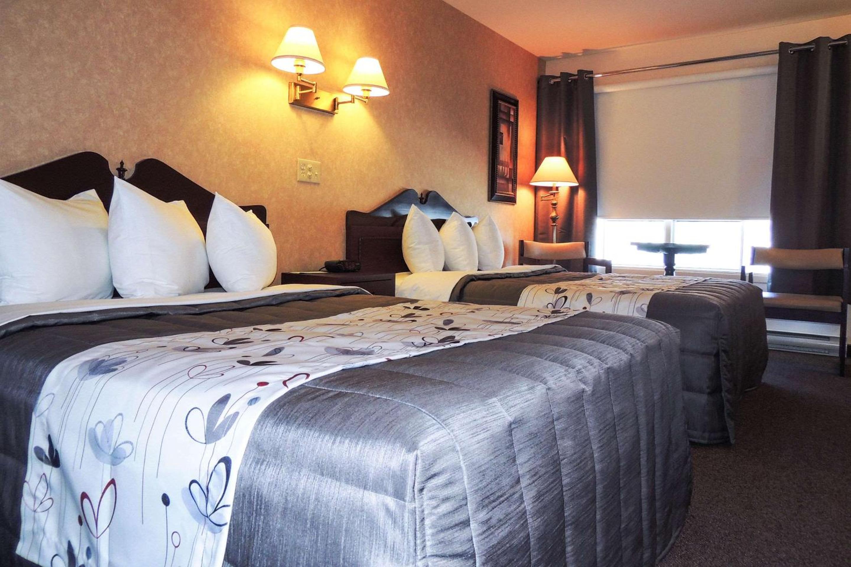 Double Room with Two Double Beds - Non-Smoking photo 2