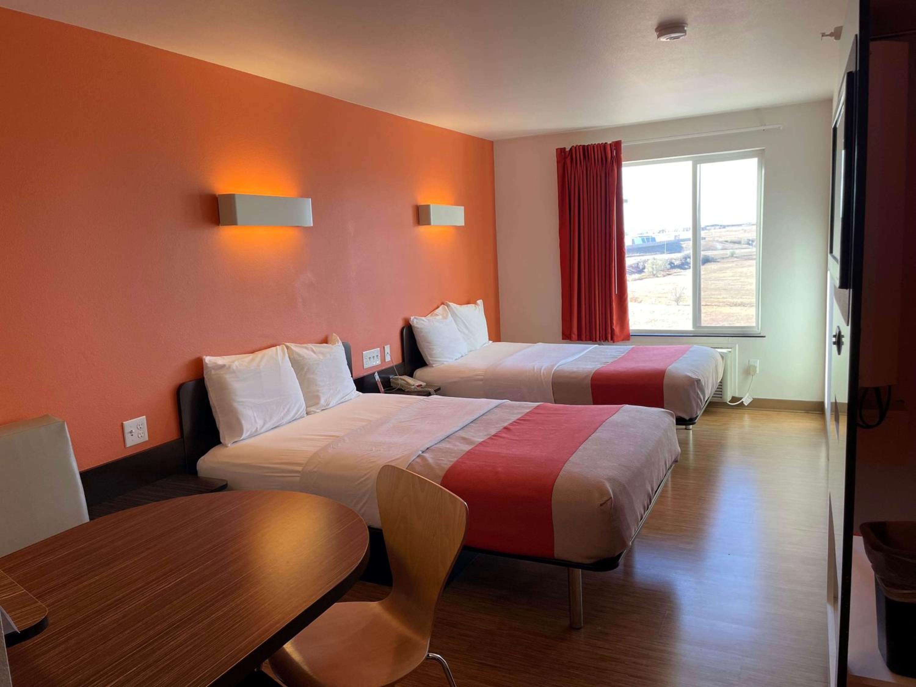 Studio Suite With One Queen Bed, One Twin Bed, Mobility Access And Kitchenette, Non-Smoking photo 1