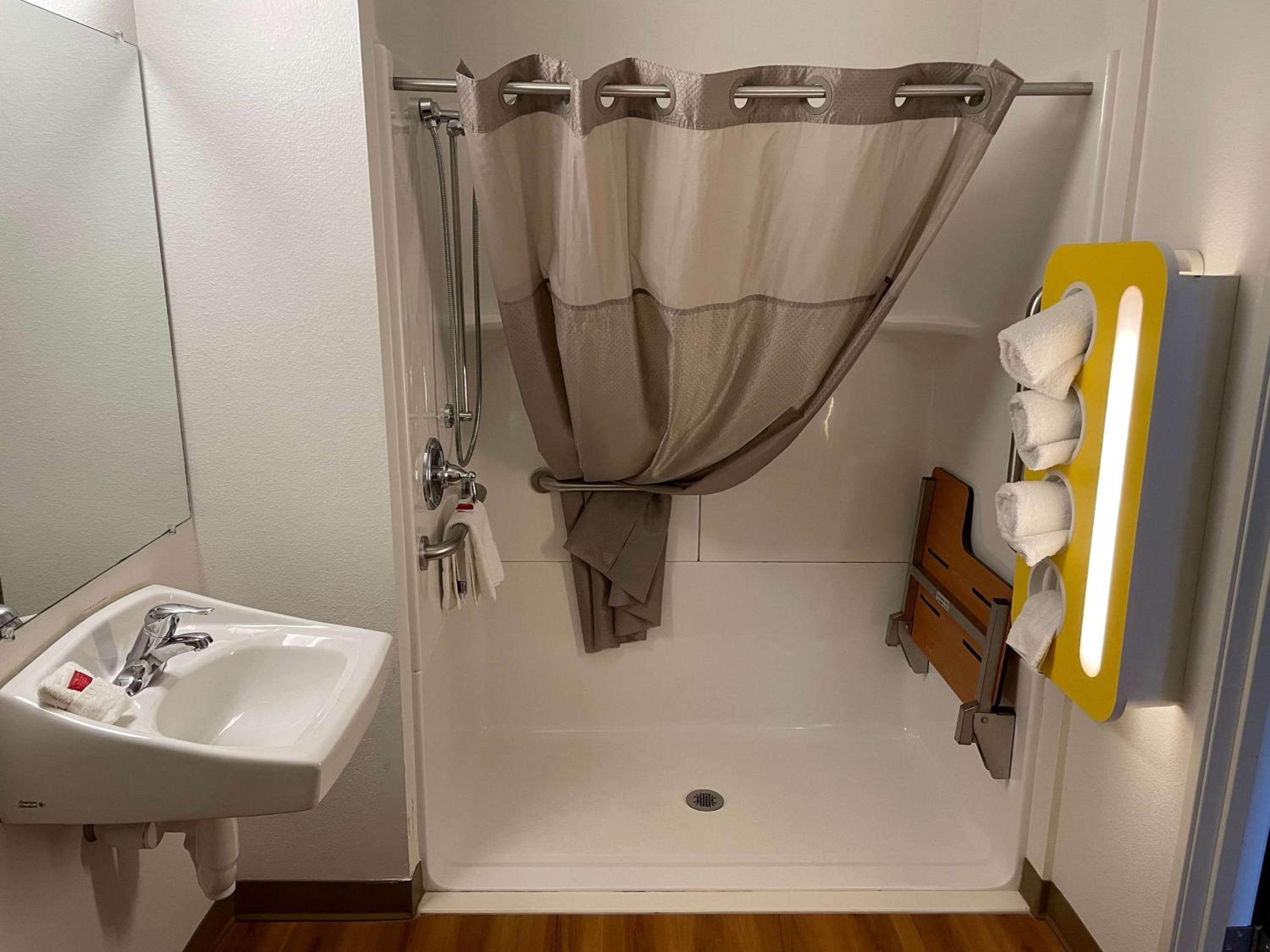 Studio Suite With One Queen Bed, One Twin Bed, Mobility Access And Kitchenette, Non-Smoking photo 2