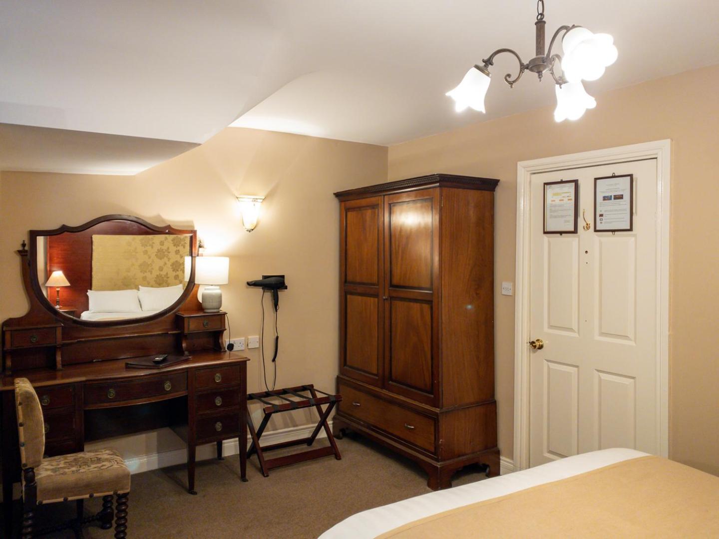 Family Room - Photo 2