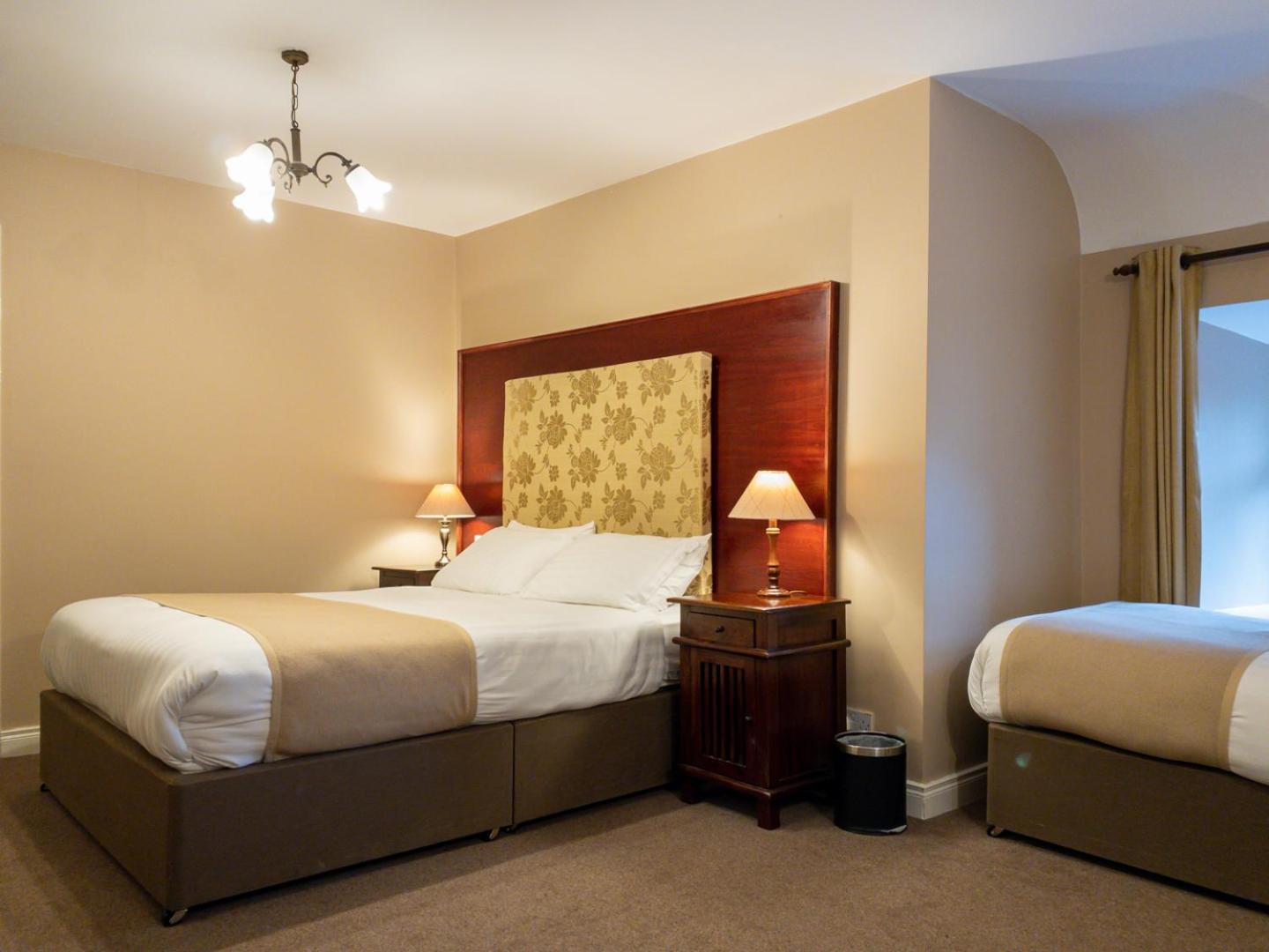Family Room - Photo 3