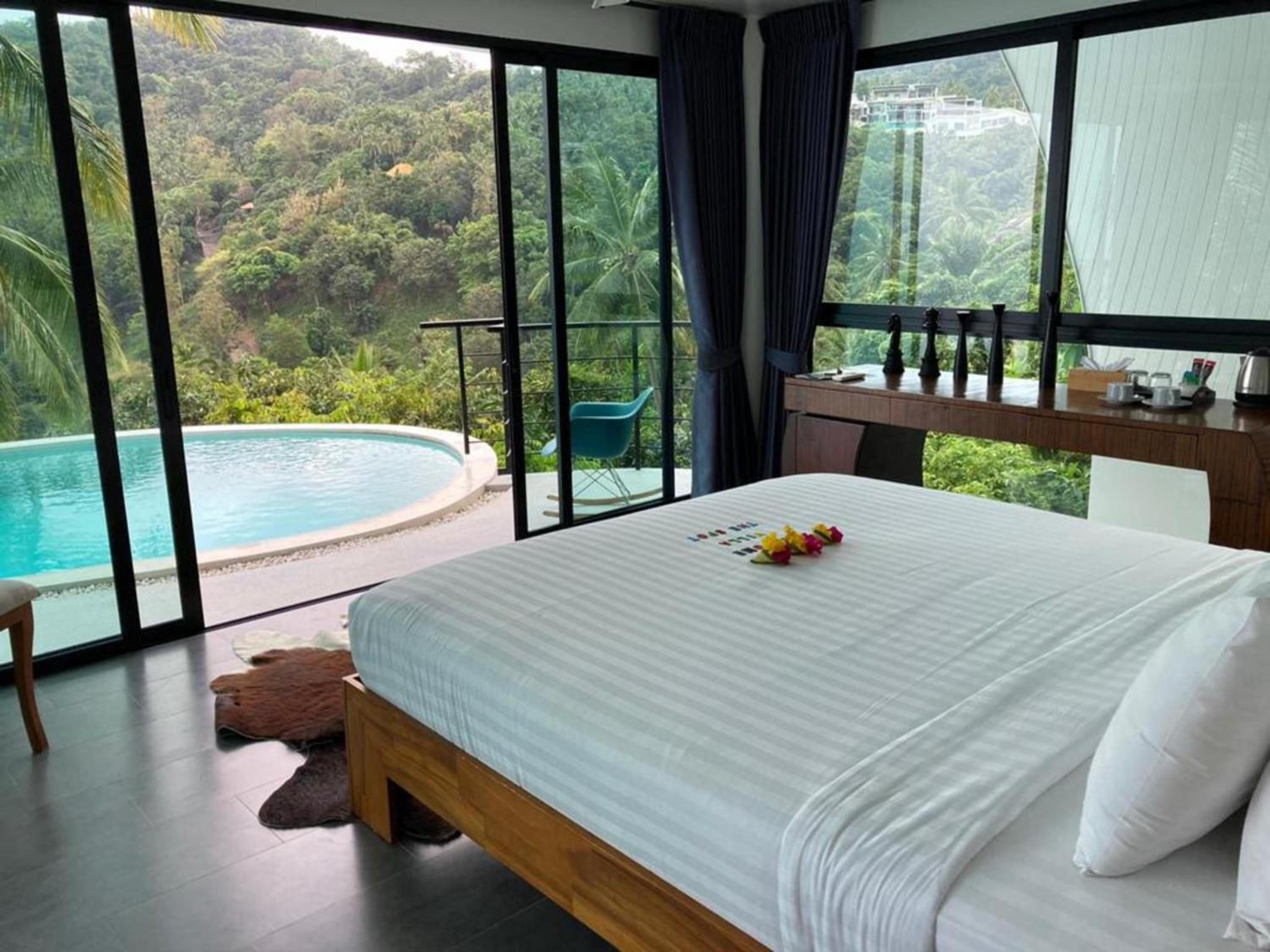 Double Room with Pool View - Photo 10