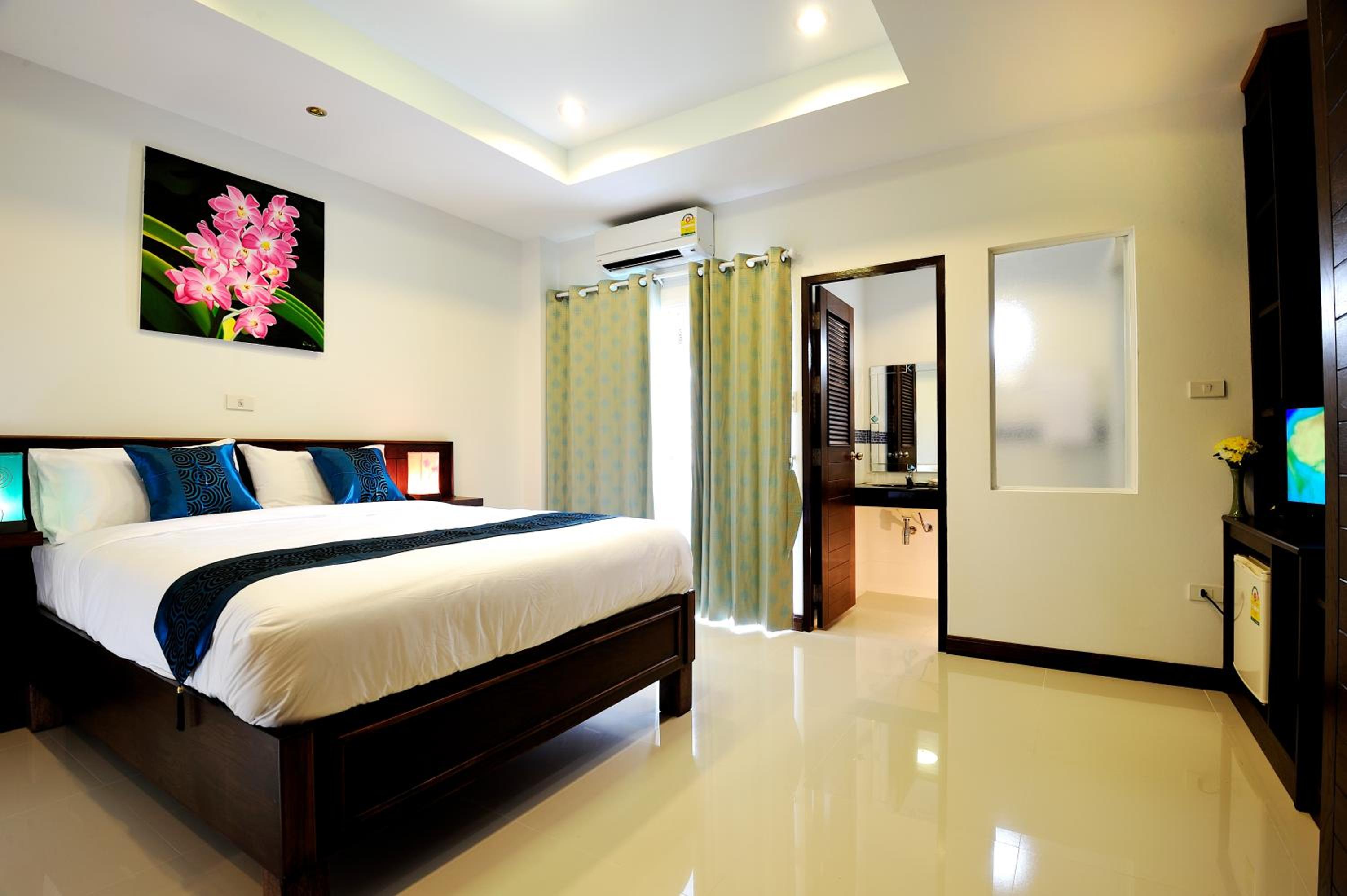 Standard Double Room - Photo 9