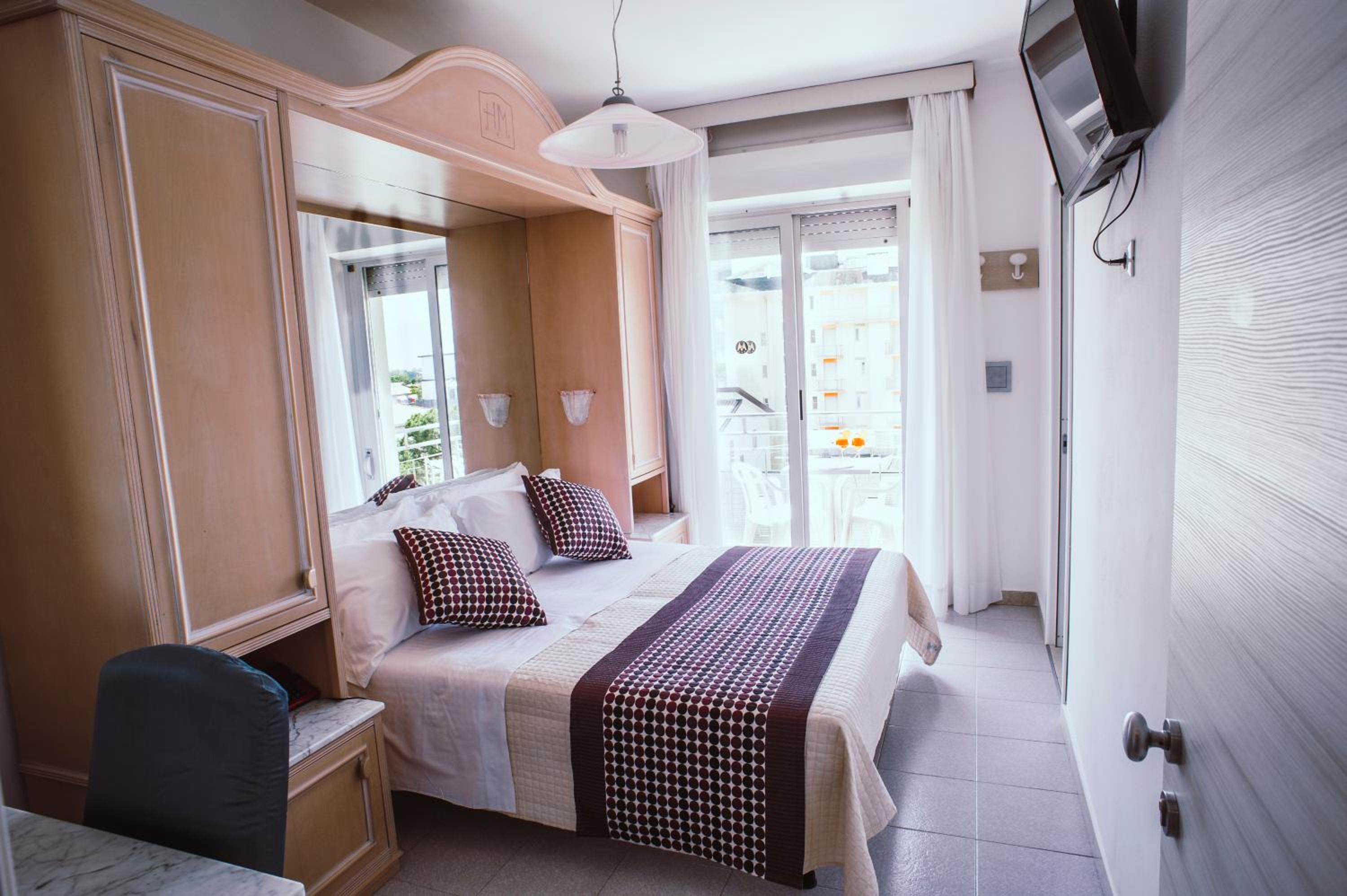 Double Room with Partial Sea View photo 2