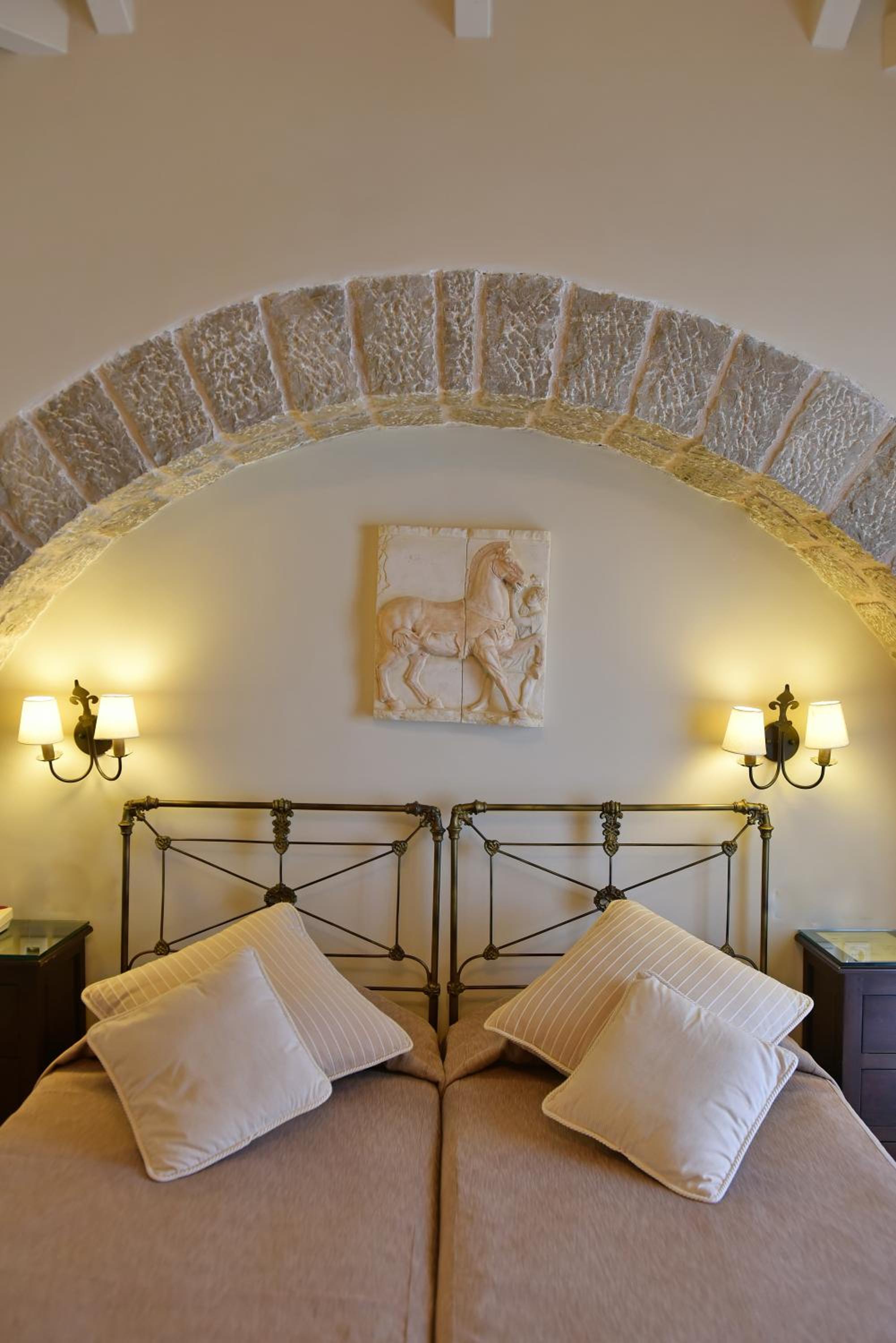 Double Room with Balcony - Photo 18