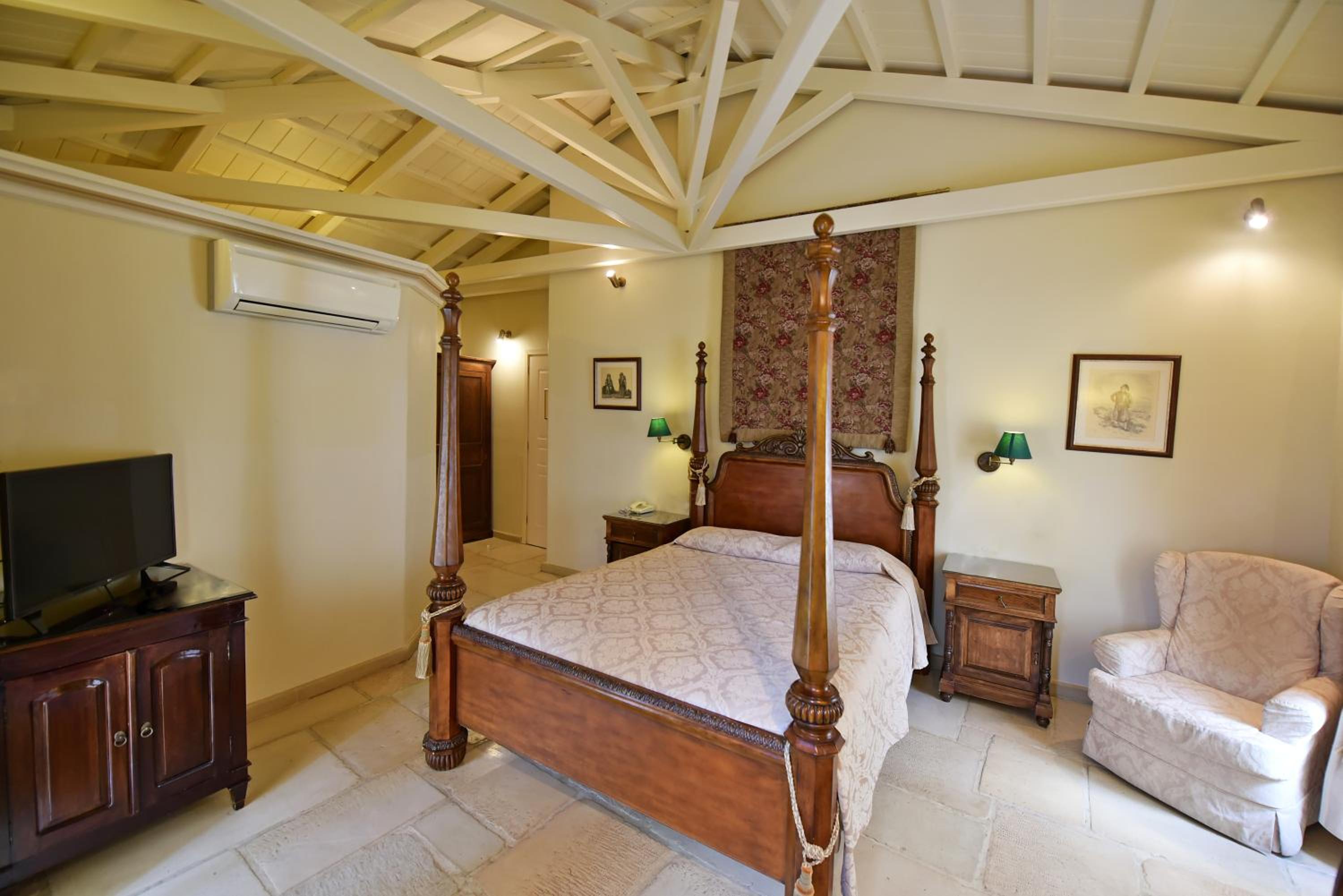 Superior Double Room with Balcony - Photo 24