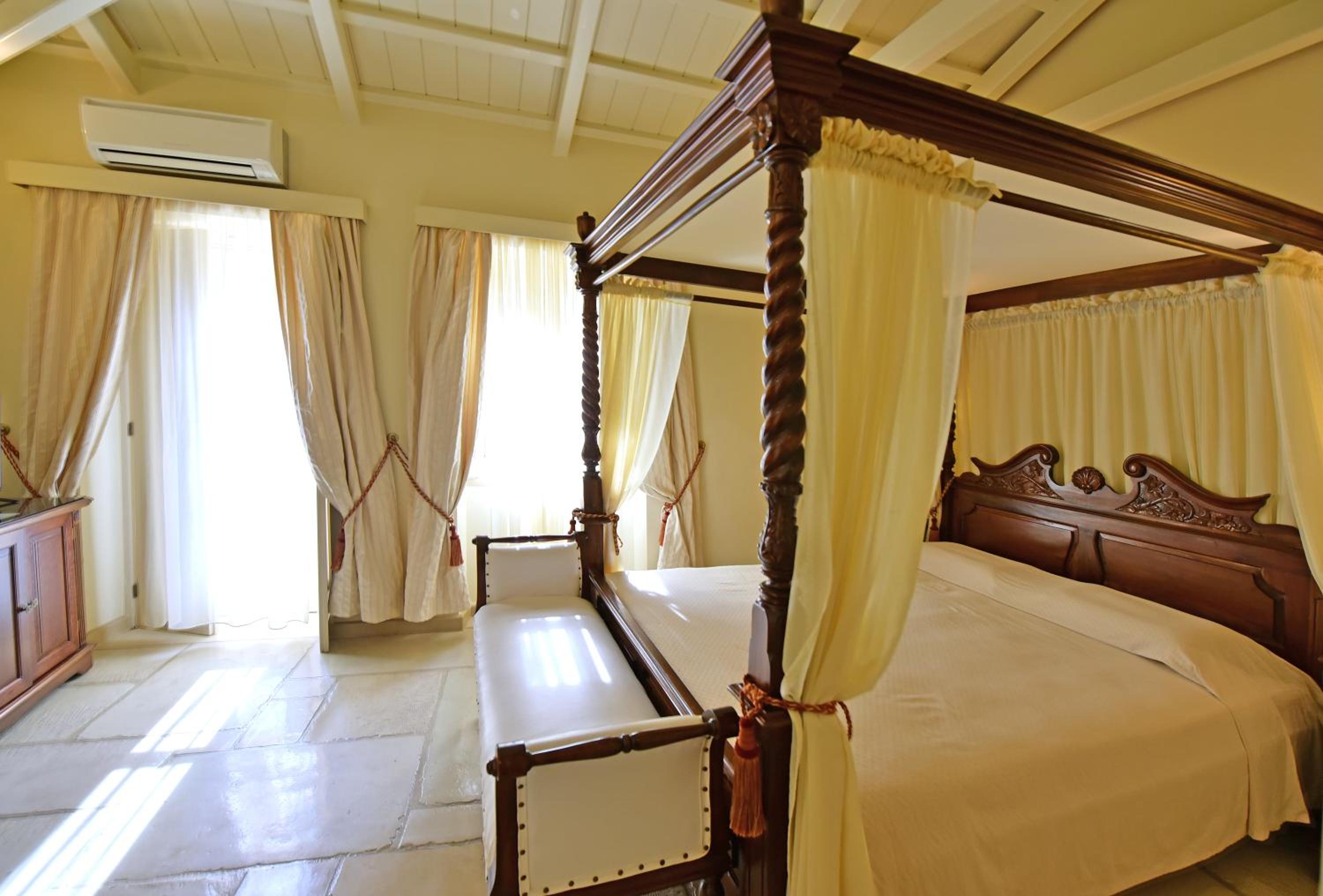 Superior Double Room with Balcony - Photo 7