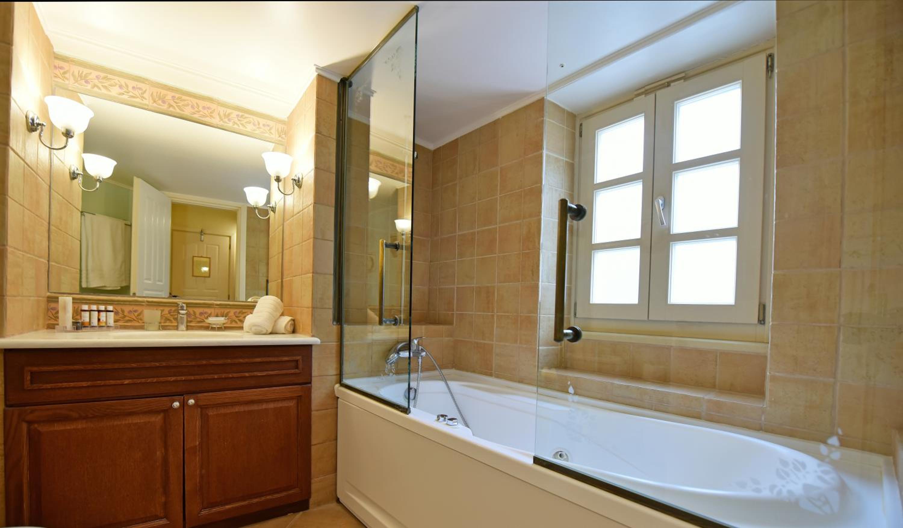 Superior Double Room with Balcony - Photo 20