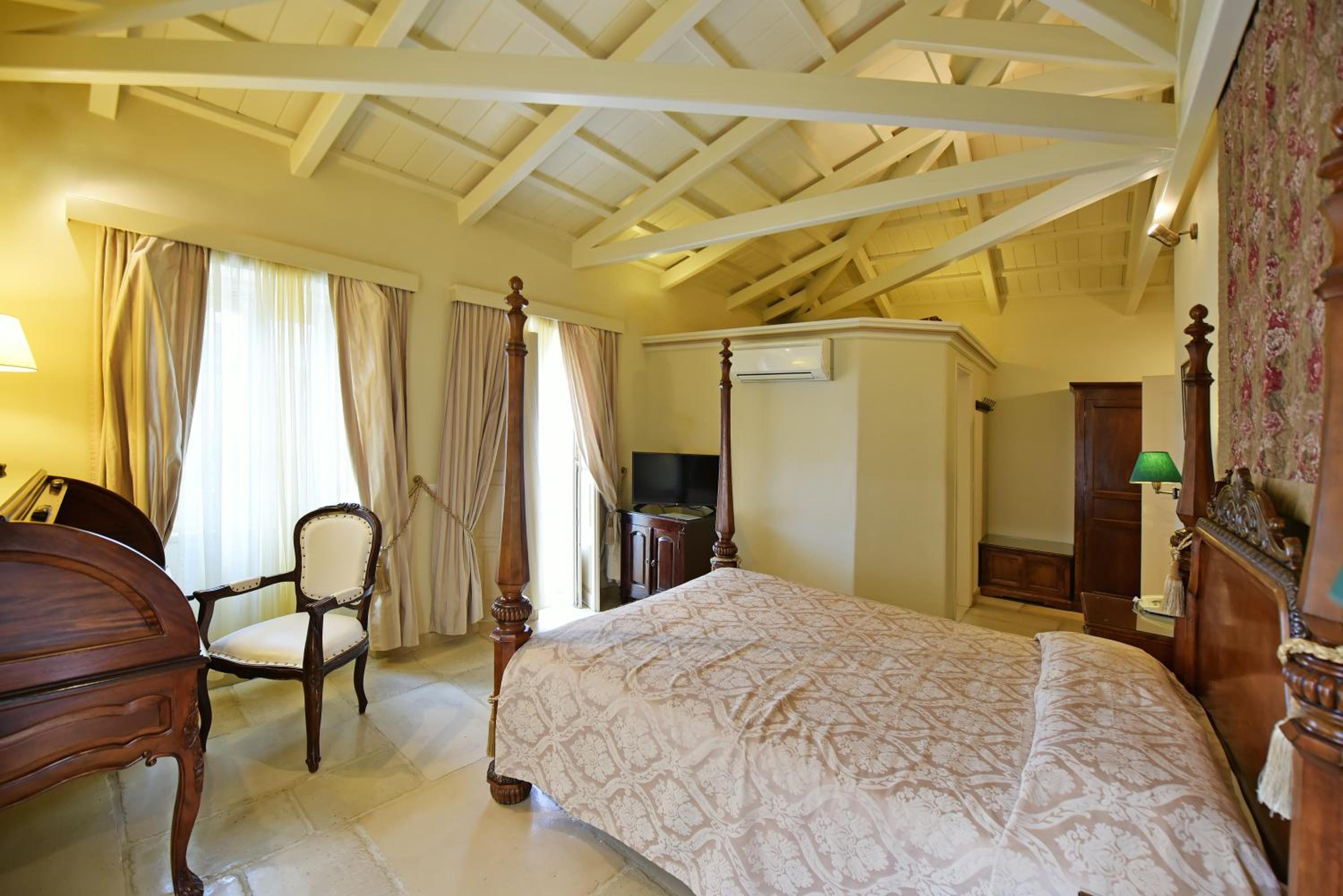 Superior Double Room with Balcony - Photo 1