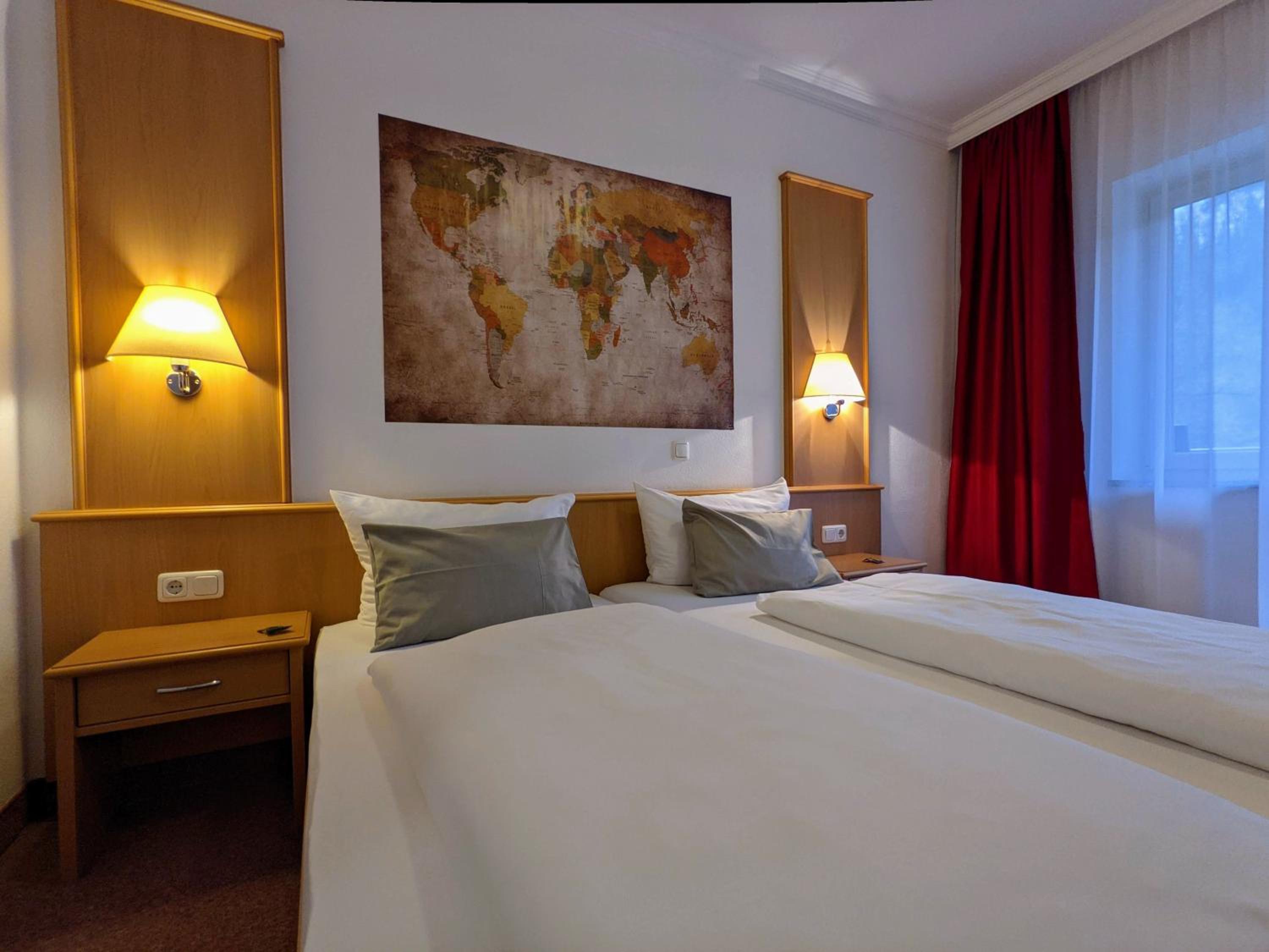 Budget Double Room - Photo 11