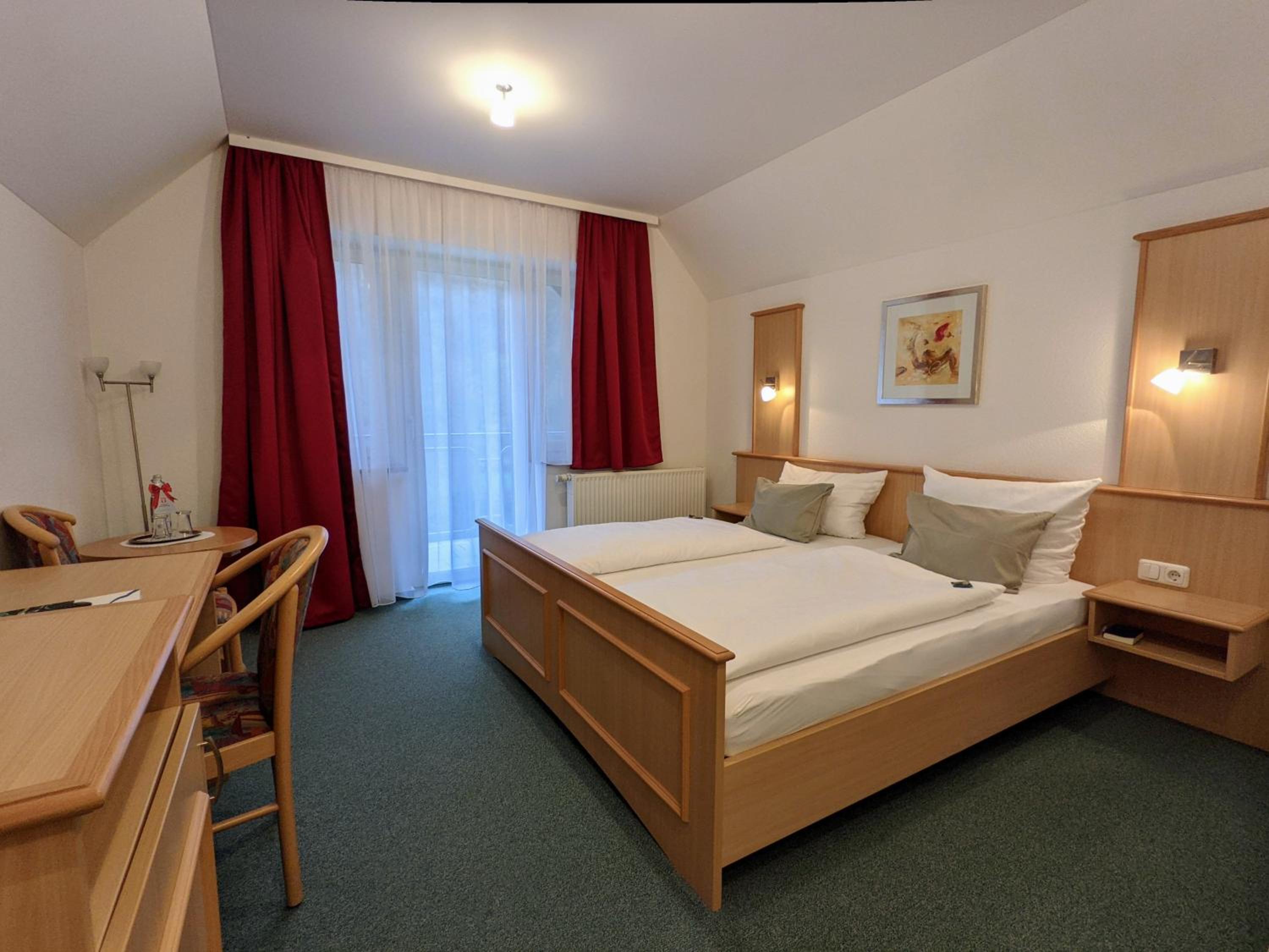 Budget Double Room - Photo 2