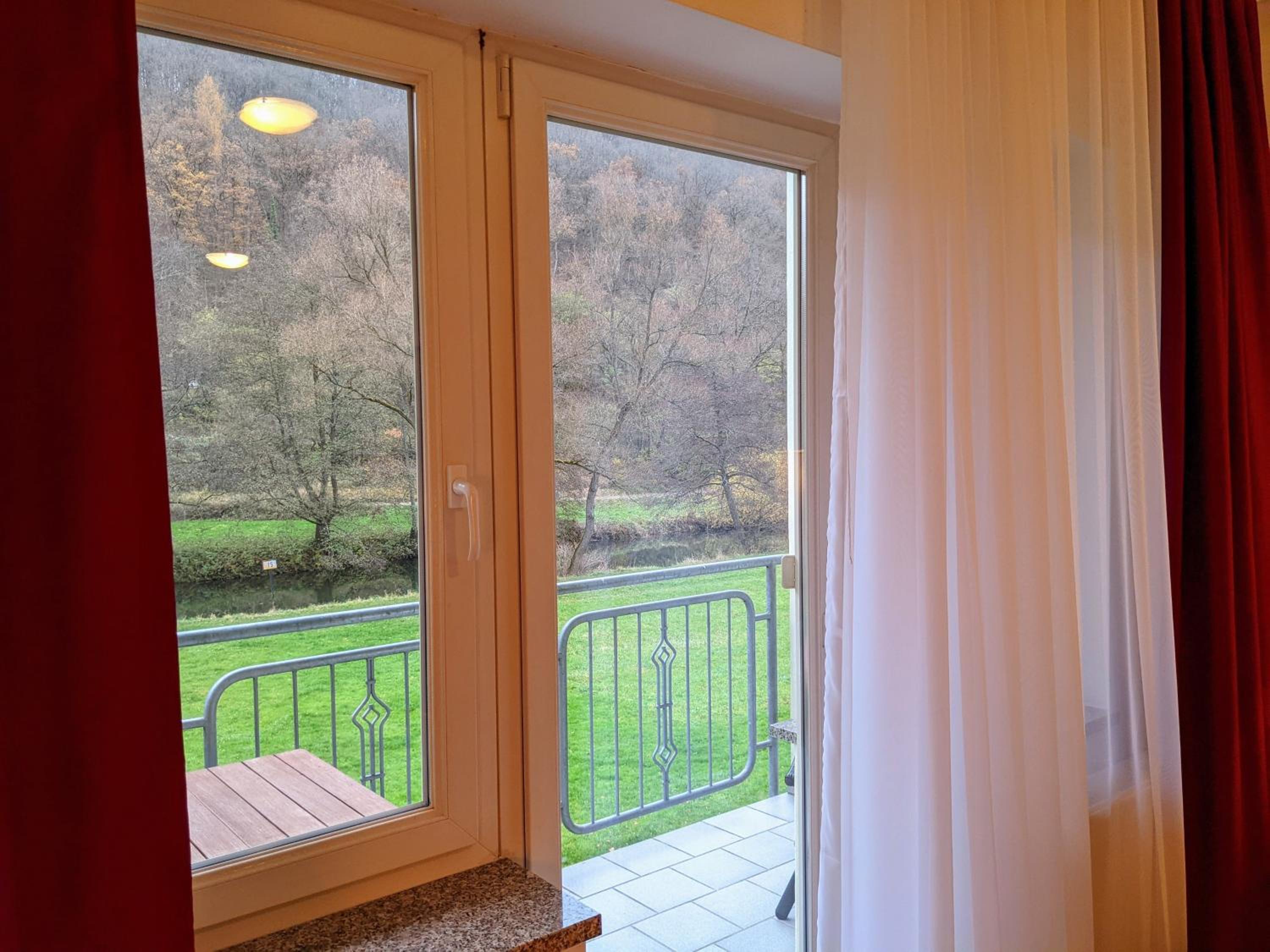 Budget Double Room - Photo 12