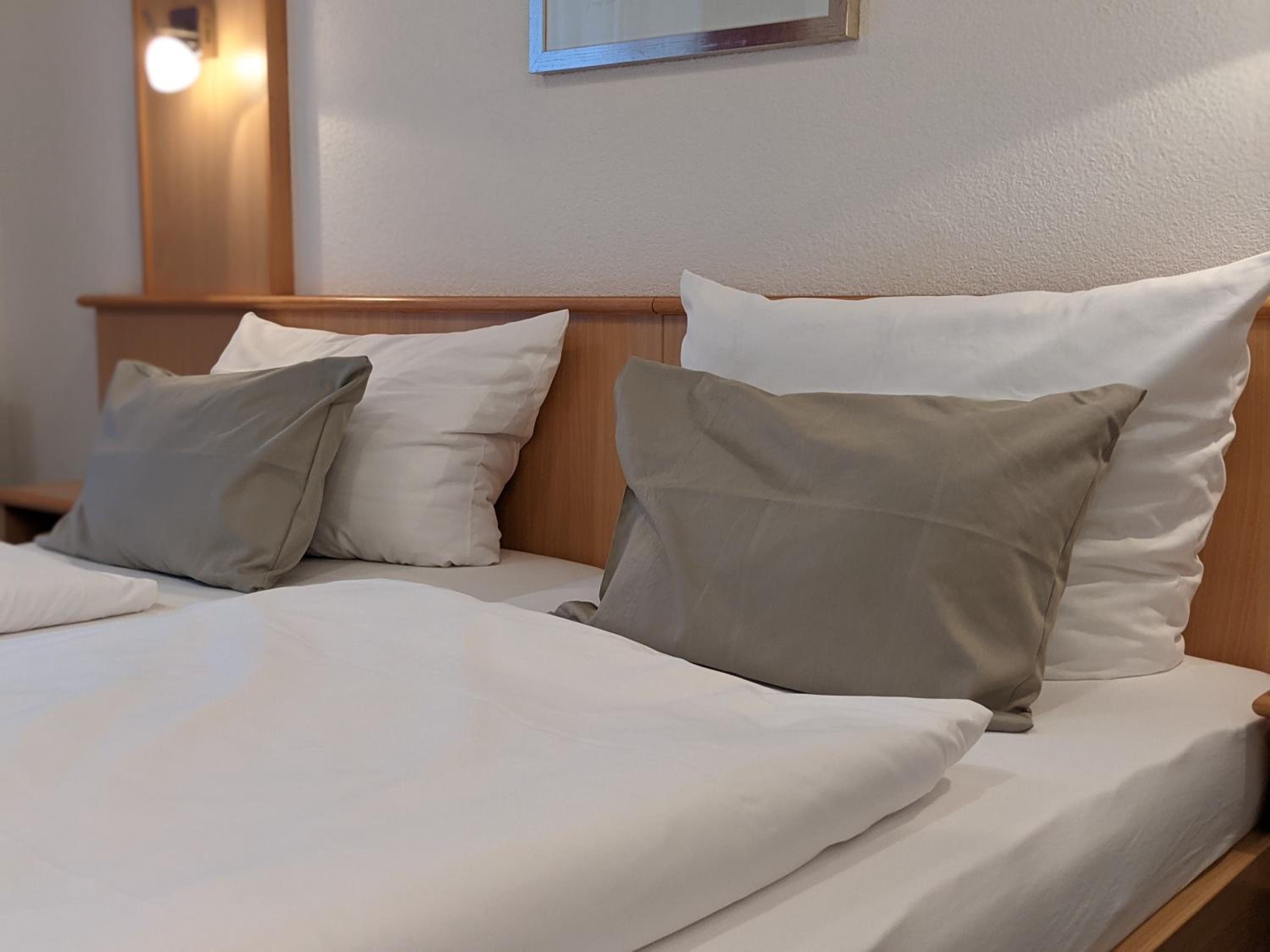 Budget Double Room - Photo 4