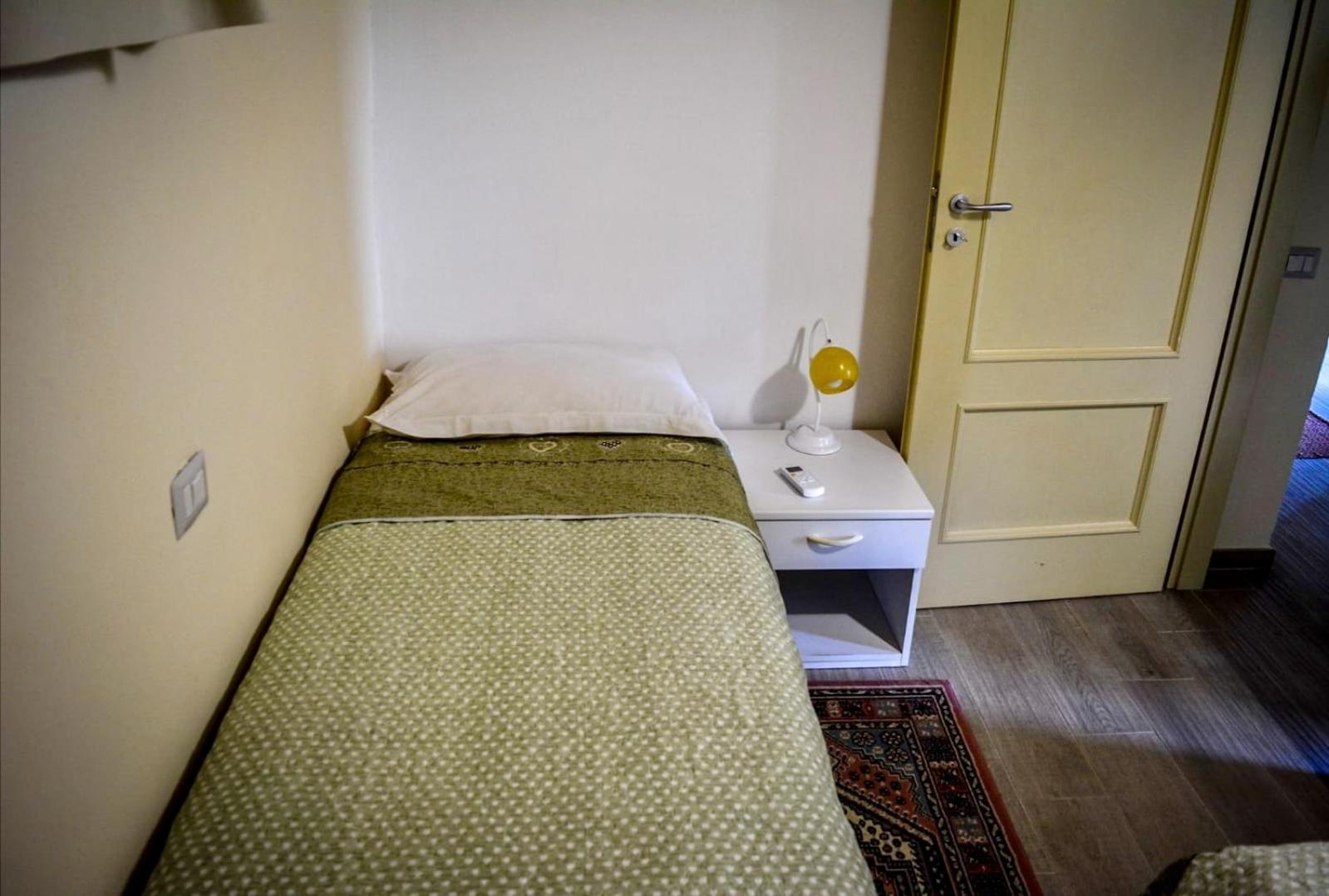 Small Twin Room photo 2
