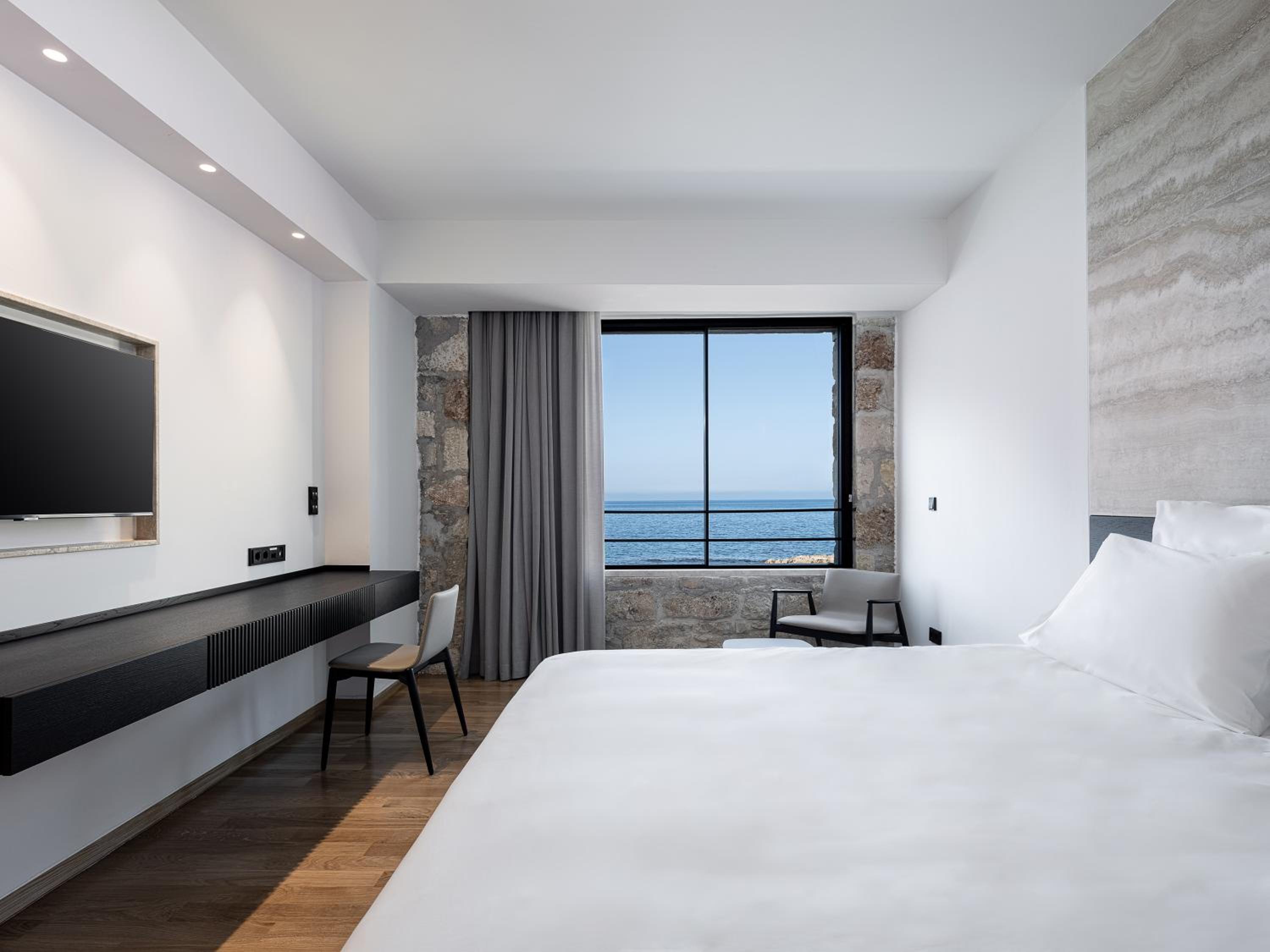 Junior Suite Sea Front thumbnail 6