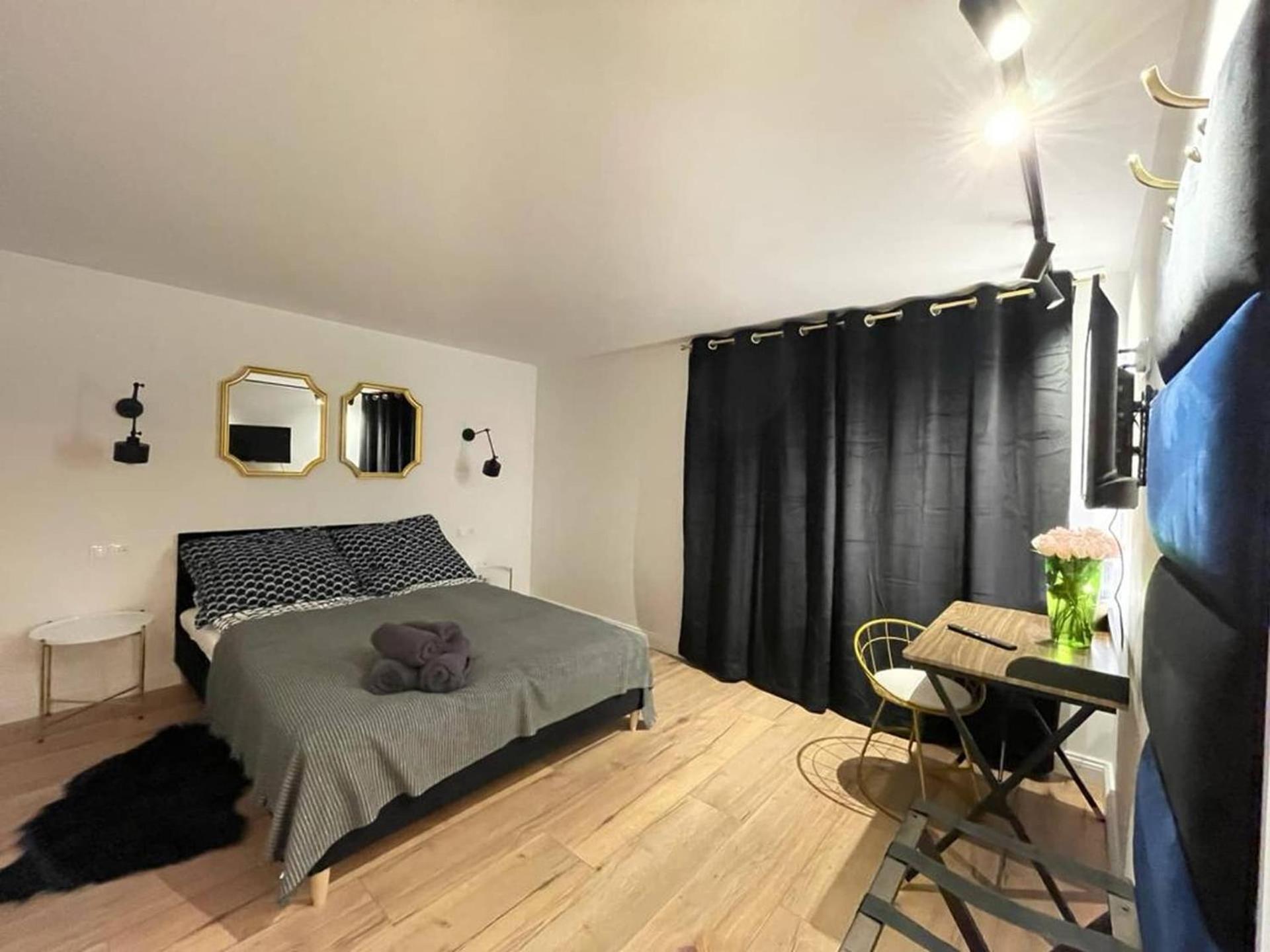 One-Bedroom Apartment - Photo 9