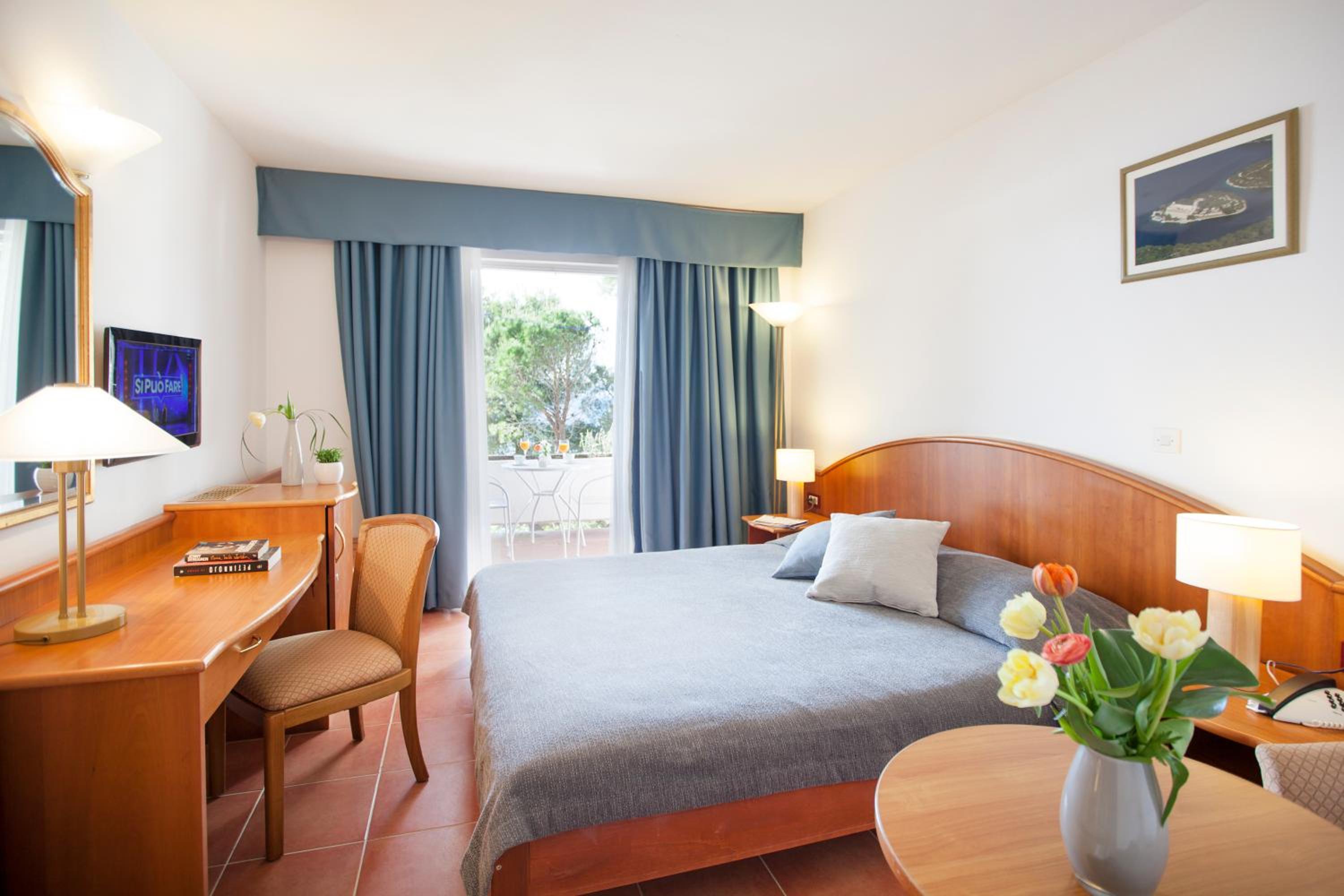 Special Offer - Deluxe Sea View And Balcony - Half Board Included photo 1